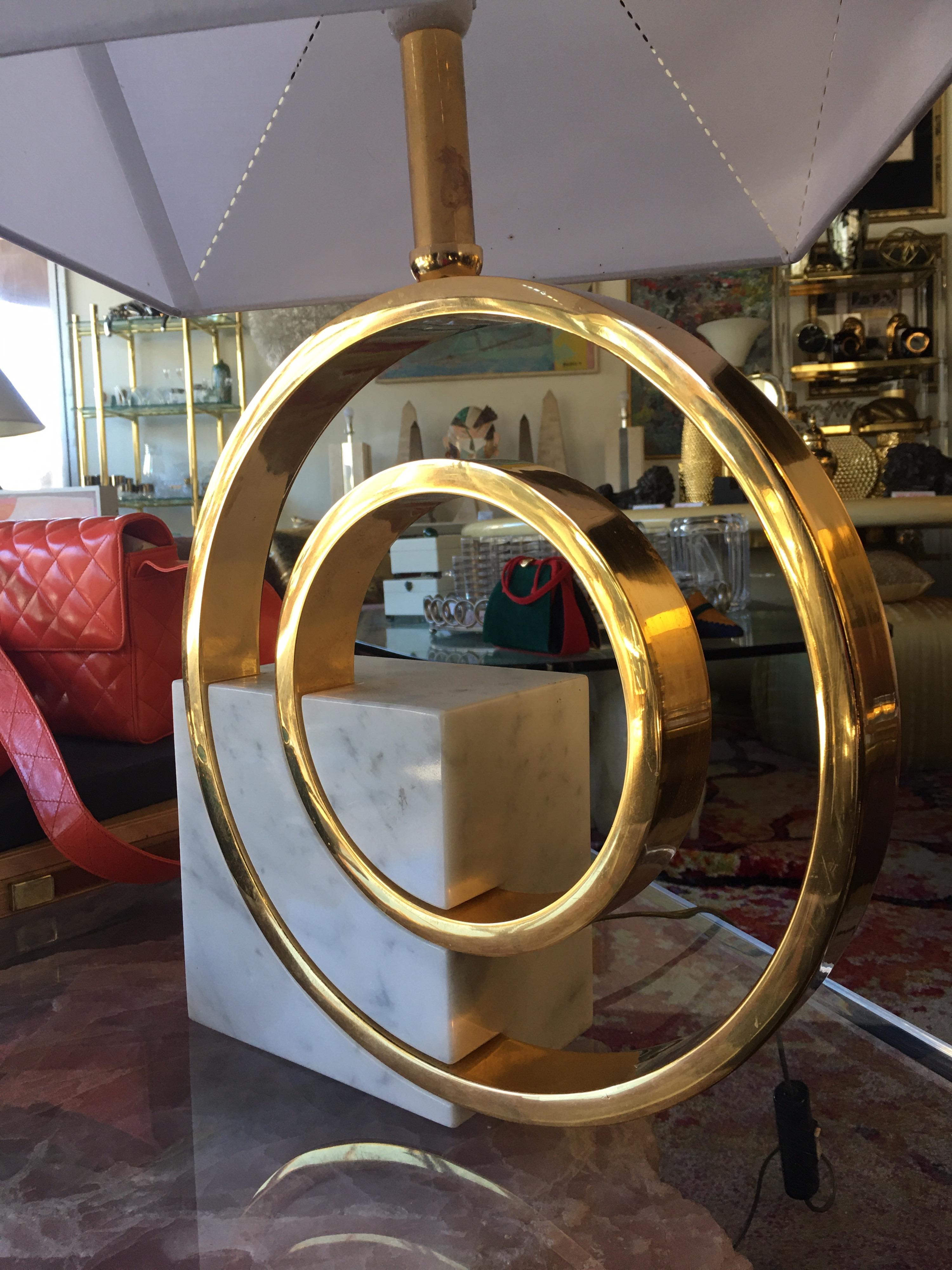  1970s Italian Modern Lamp in Brass & Marble Custom Shade by Giovanni Banci In Good Condition For Sale In Palm Springs, CA