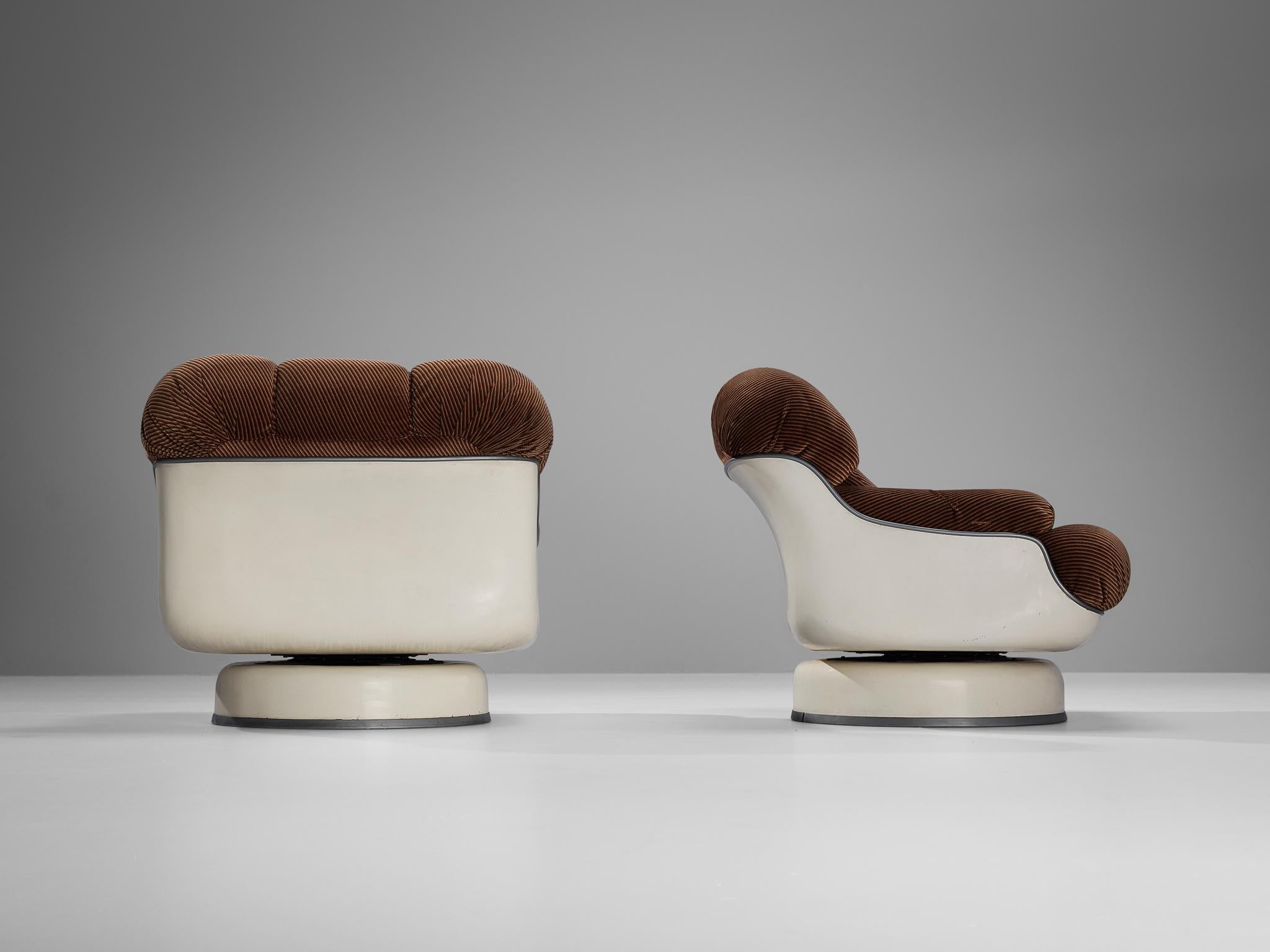 Late 20th Century 70s Italian Pair of Lounge Chairs in Fiberglass and Brown Upholstery