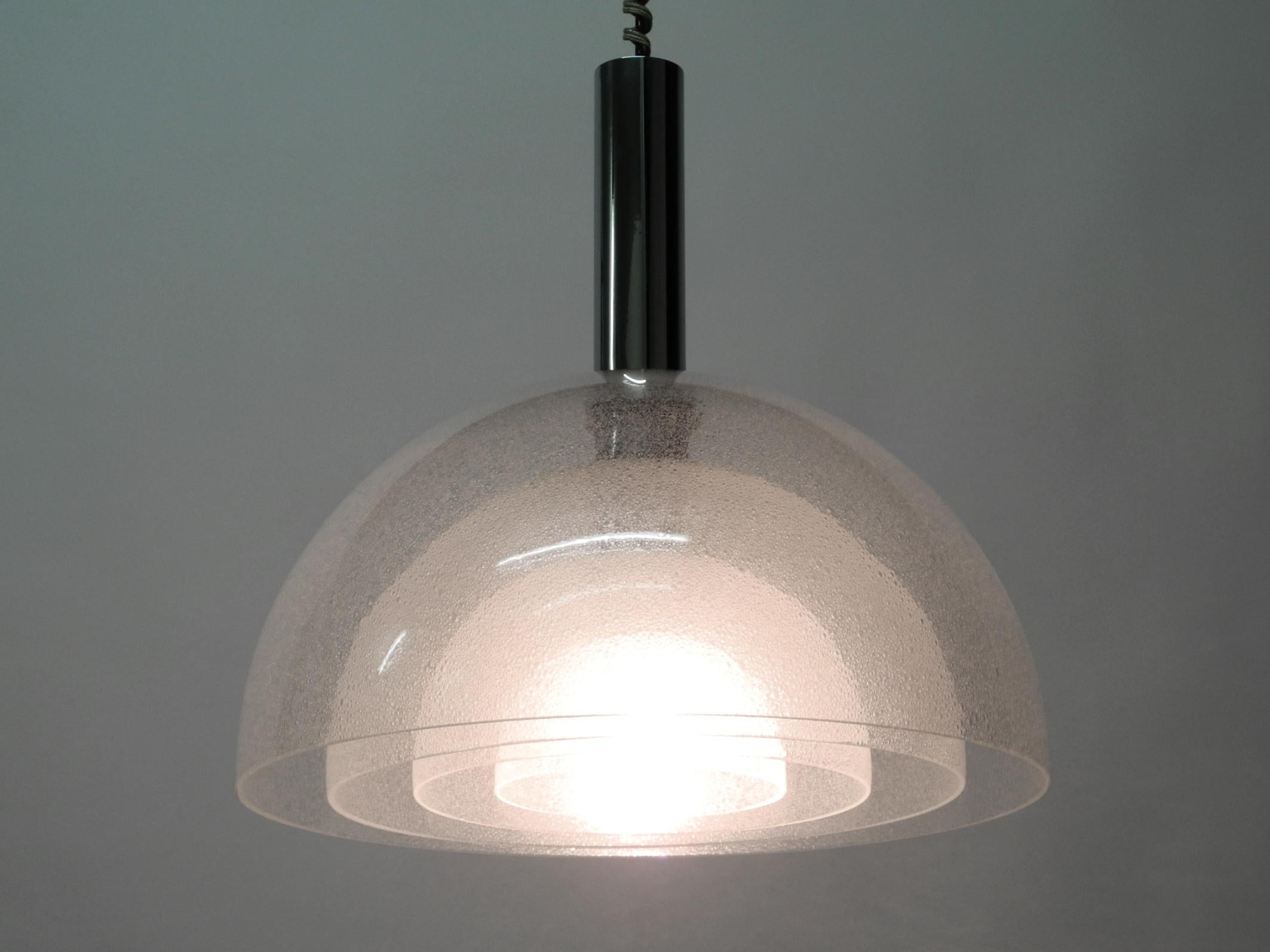 Fin du 20e siècle Lampe suspendue italienne des années 70 par Carlo Nason pour Mazzega, fabriquée en Pulegoso Murano en vente