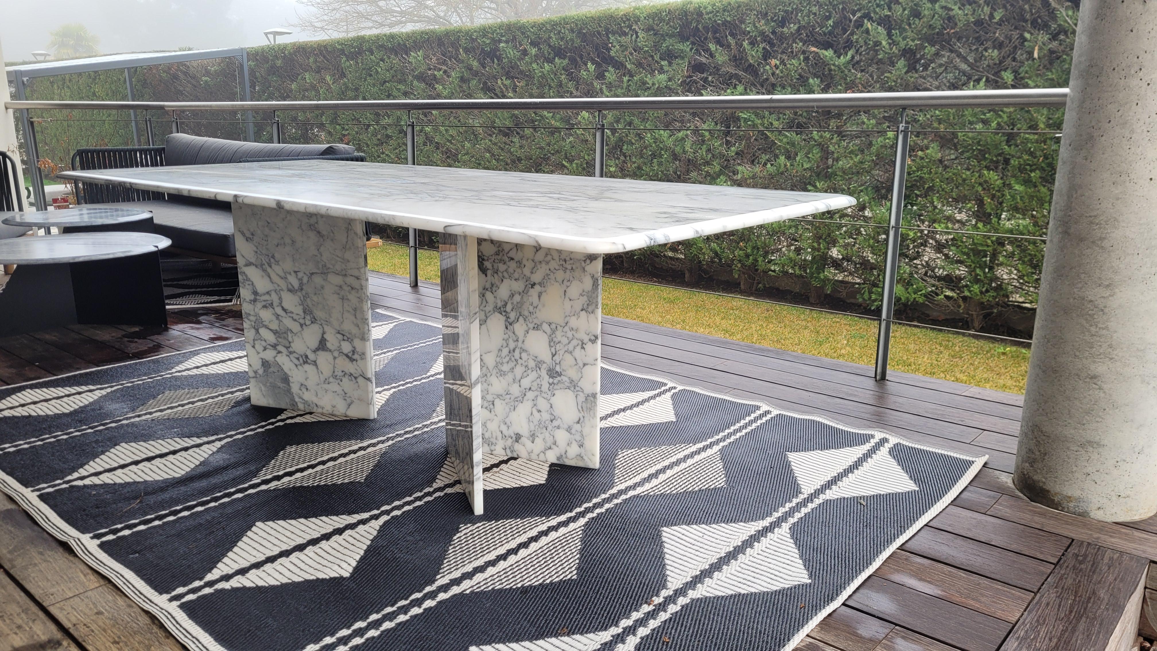 70er Jahre Italienisch Weiß Grau Esstisch  oder Schreibtisch aus Carrara-Marmor im Angebot 4
