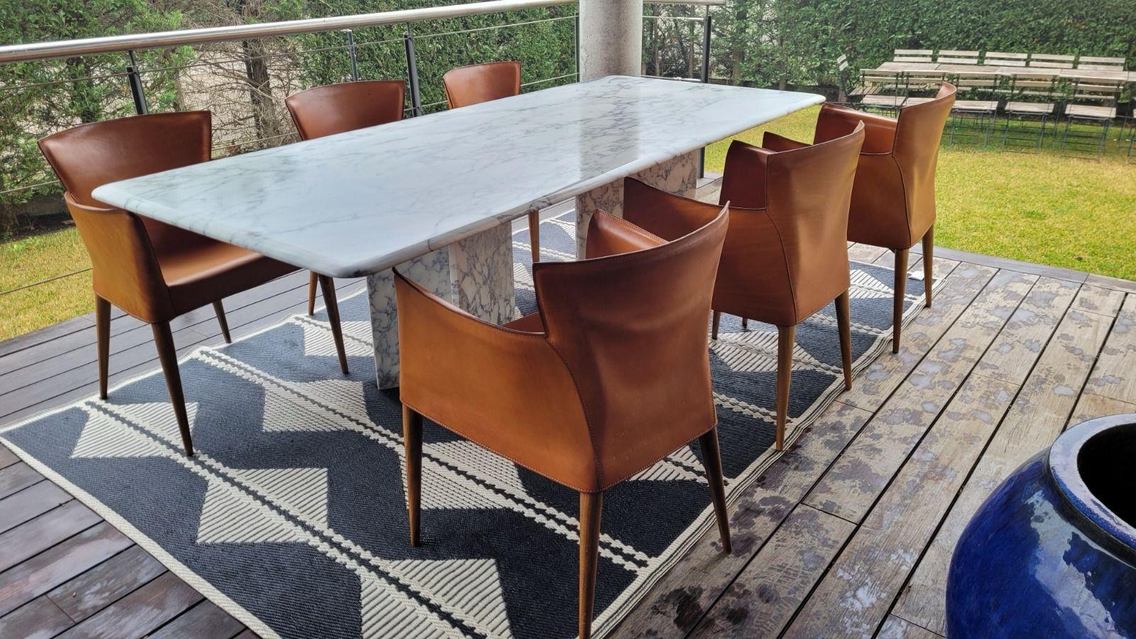 One of a King and amazing dining table or work table in beautiful Italian Carrara marble, Italian design from the 70s following the lines and style of the great designers of the time such as Willy Rizzo, Vitorio Dasi, Ico Parisi etc
Majestic table