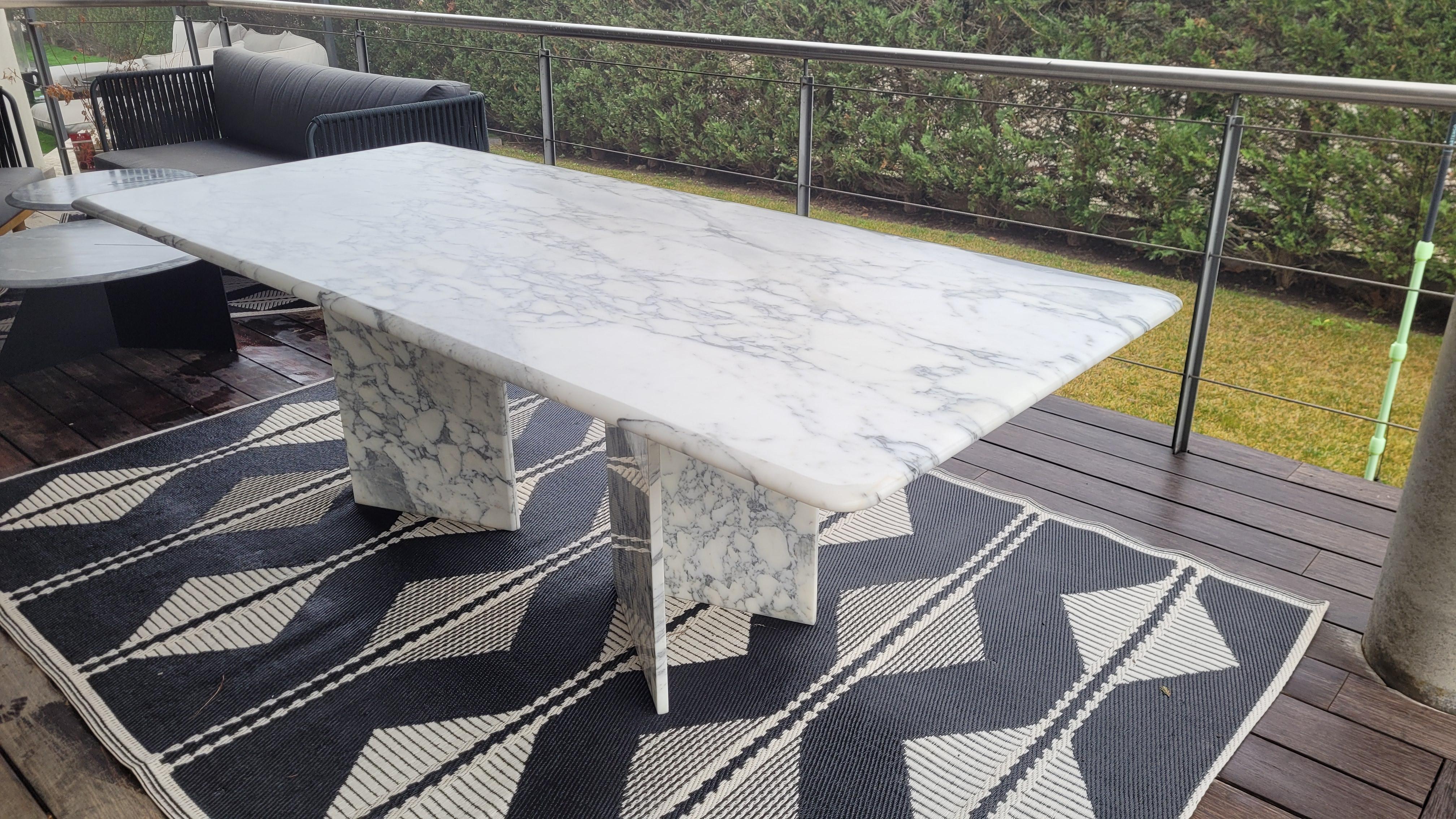 70er Jahre Italienisch Weiß Grau Esstisch  oder Schreibtisch aus Carrara-Marmor im Angebot 1