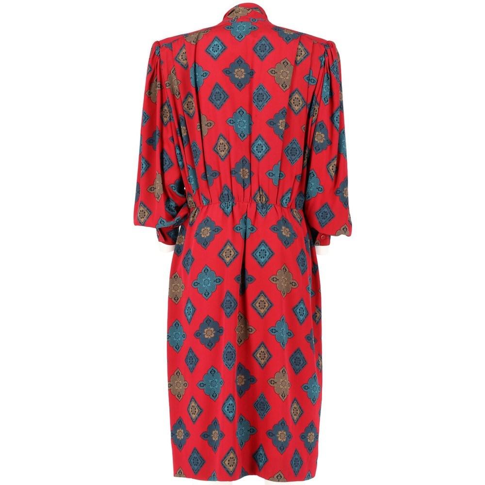 Jean-Louis Scherrer 70s red silk shirt midi dress with blue and beige geometrical prints. Bow collar, frontal buttons closure. Narrow waist. Padded shoulders.

Size: 46 IT

Flat measurements
Height: 114 cm
Bust: 57 cm
Waist: 39 cm
Hips: 50