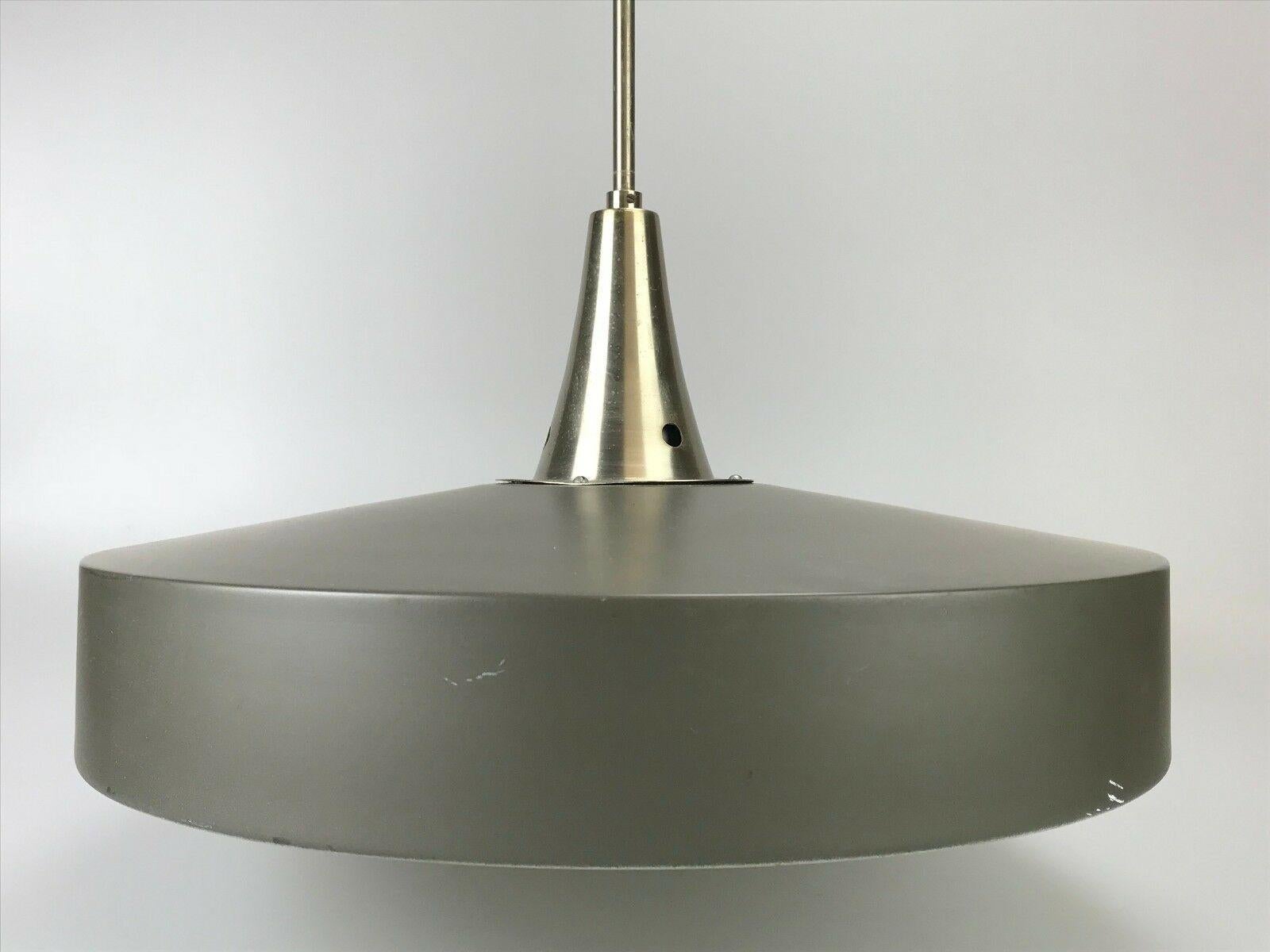 70s lamp light ceiling lamp metal hanging lamp space age design

Object: ceiling lamp

Manufacturer:

Condition: good

Age: around 1960-1970

Dimensions:

Diameter = 45.5cm
Hanging height = 79cm

Other notes:

The pictures serve as