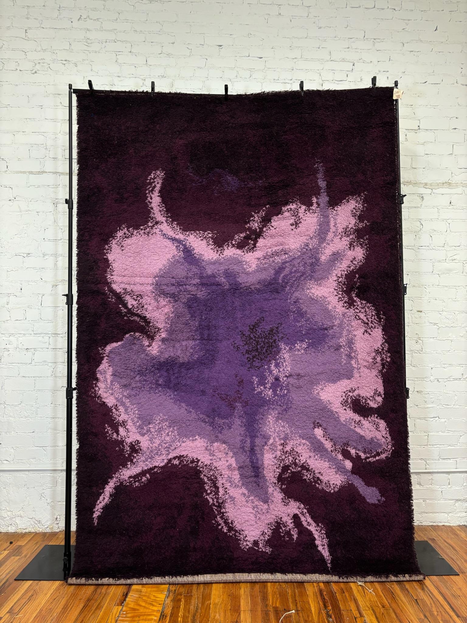 70's Light Purple Flower In Dark Purple Background UNUSED Mid Century Rya Rug im Angebot 1