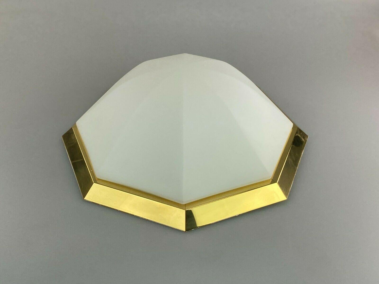 70s Limburg Glashütte Plafoniere ceiling lamp glass space design lamp 70s

Object: lamp

Manufacturer: Limburg lights 4036

Condition: good

Age: around 1960-1970

Dimensions:

Diameter = 46cm
Height = 15cm

Other notes:

The