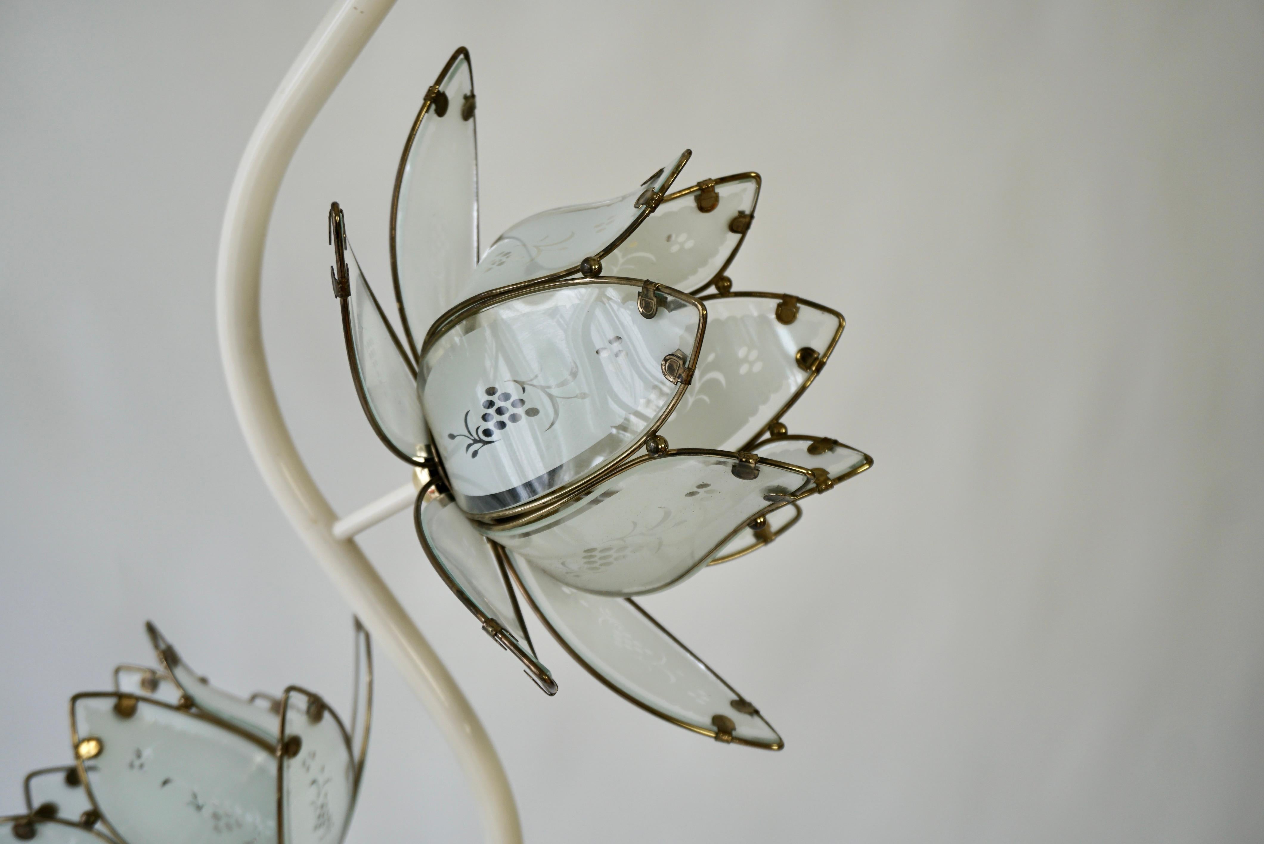 Mid Century Modern Vintage Hollywood Regency White Glass Lotus Flower Floor Lamp For Sale 2