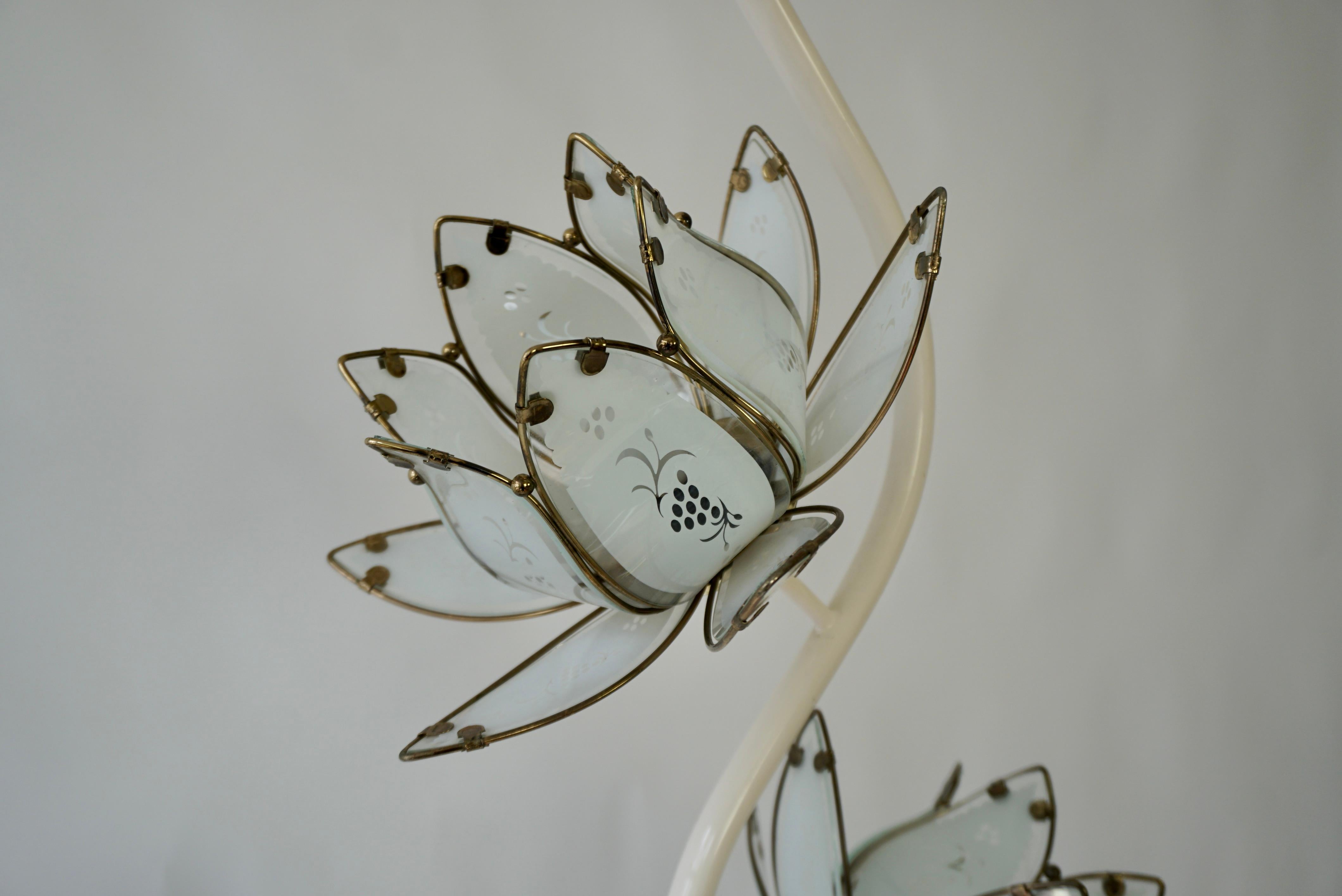 Mid Century Modern Vintage Hollywood Regency White Glass Lotus Flower Floor Lamp For Sale 4
