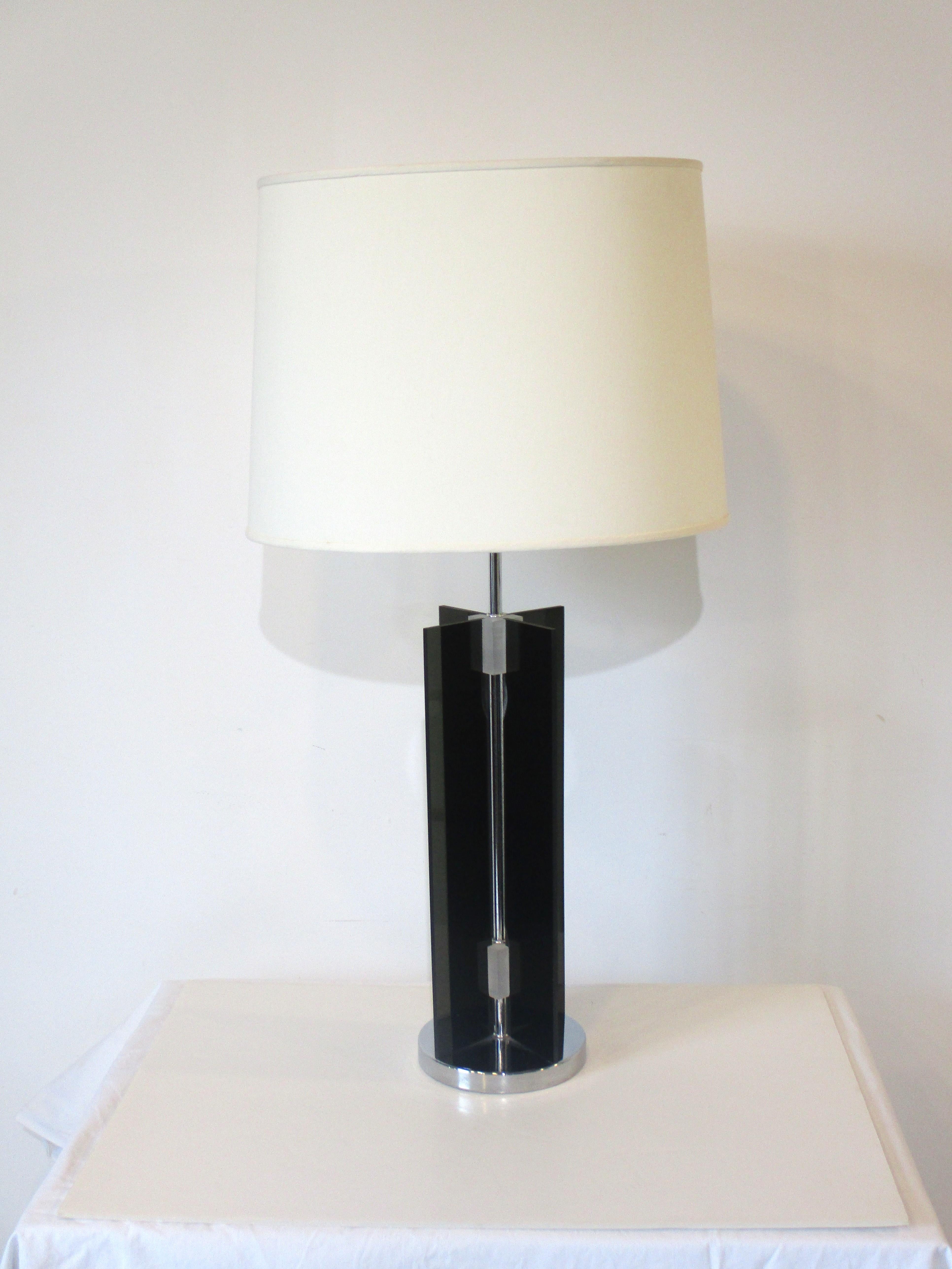 20th Century 70's Lucite and Chrome X Table Lamp For Sale