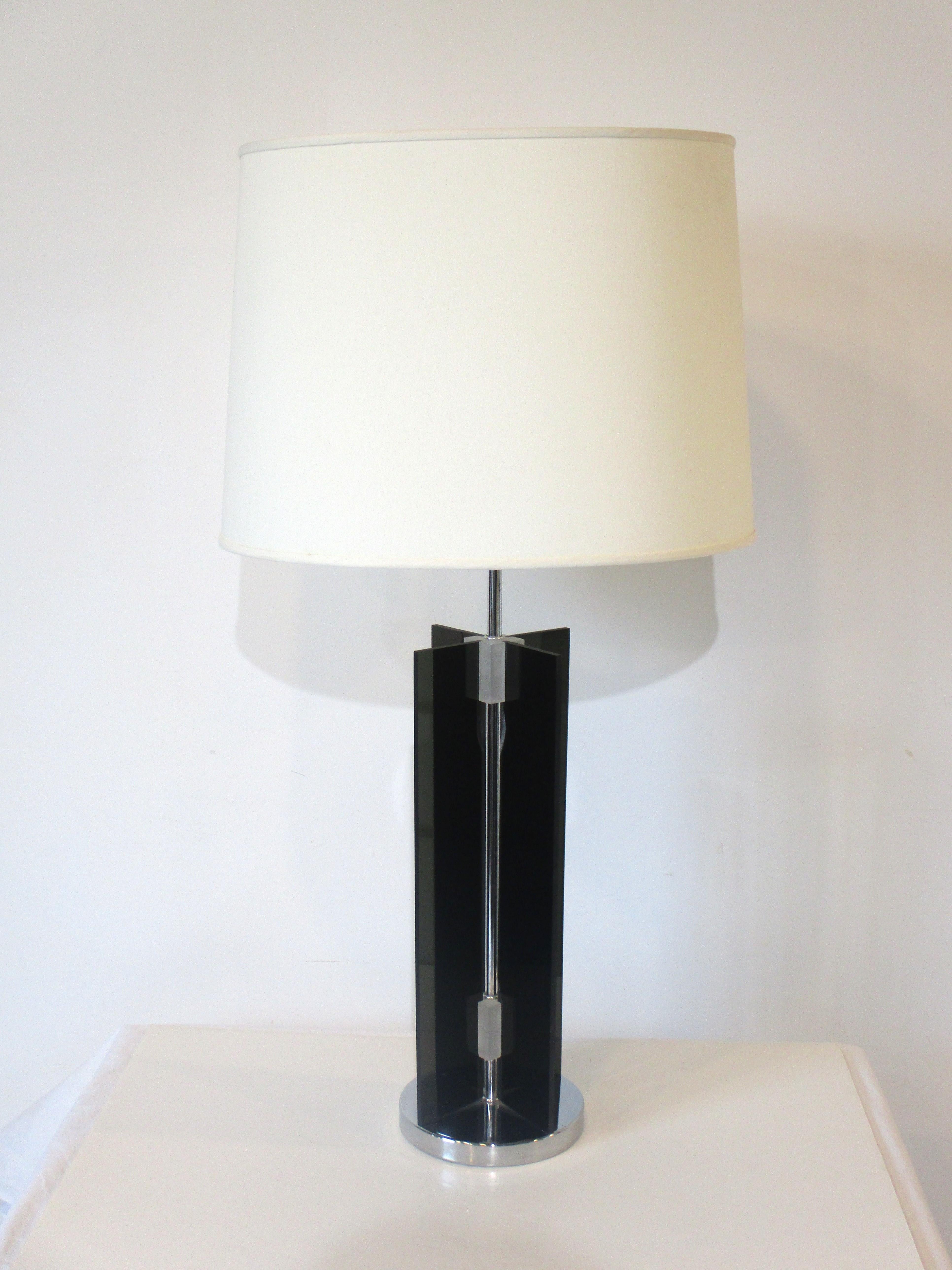 70's Lucite and Chrome X Table Lamp For Sale 1