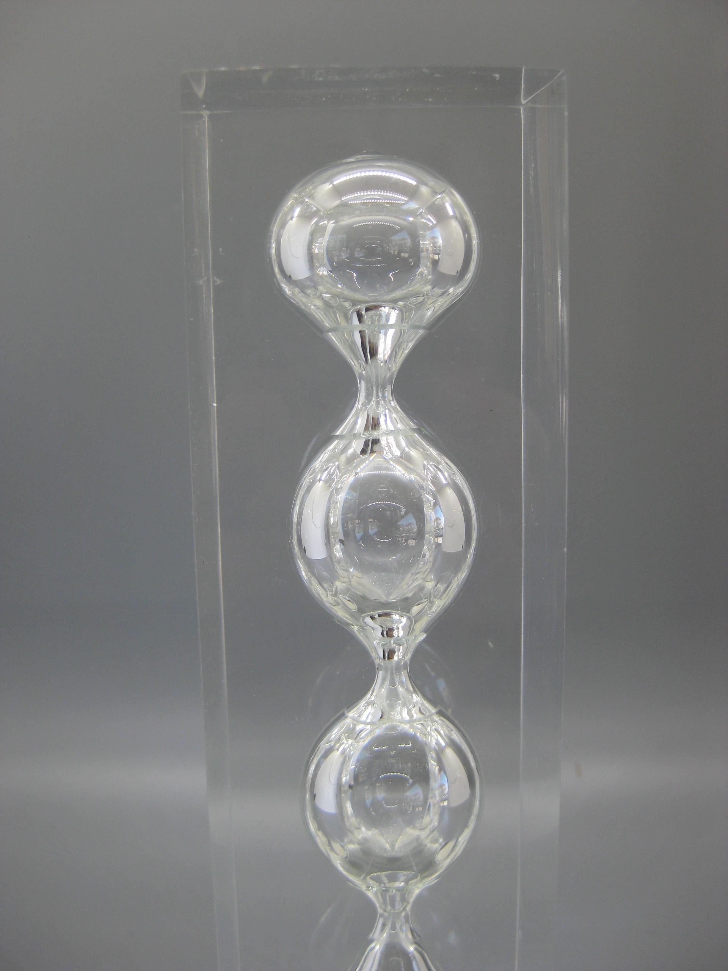 Seldom seen four bubble Lucite hourglass sand timer sculpture dating from the 1970s. In the manner of Charles Hollis Jones. No maker marks. The sand timer works as it should. In very nice original condition with some light surface scratches on the
