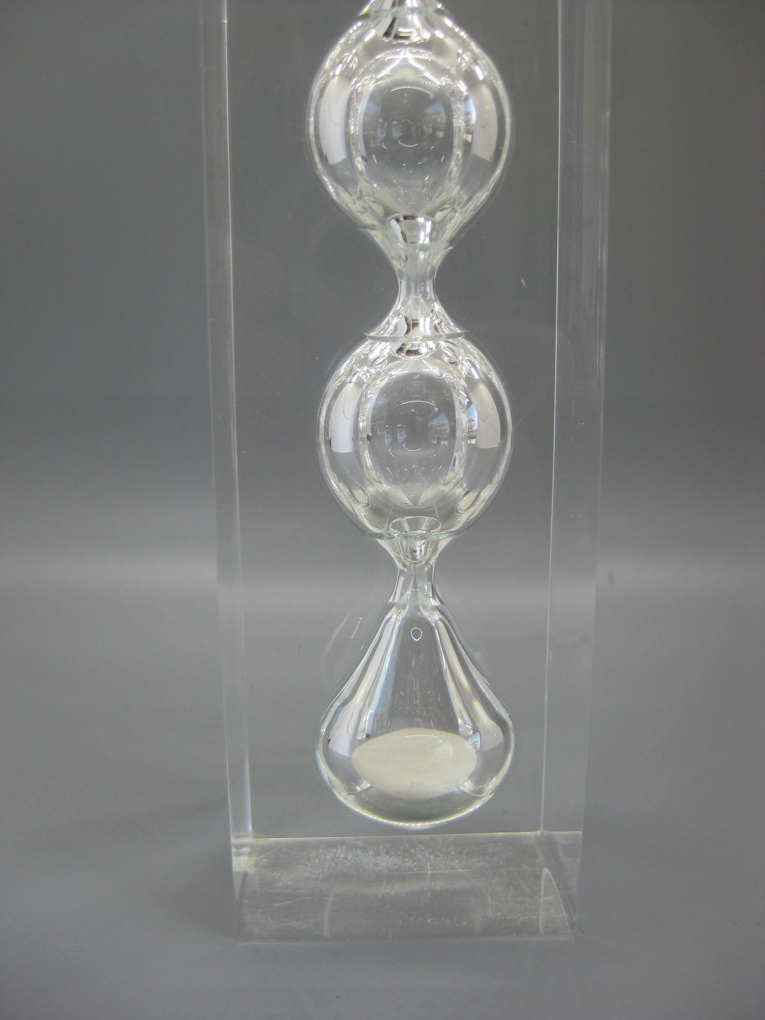 Sand Timer-Skulptur aus Lucite in Anlehnung an Charles Hollis Jones im Zustand „Gut“ im Angebot in San Diego, CA