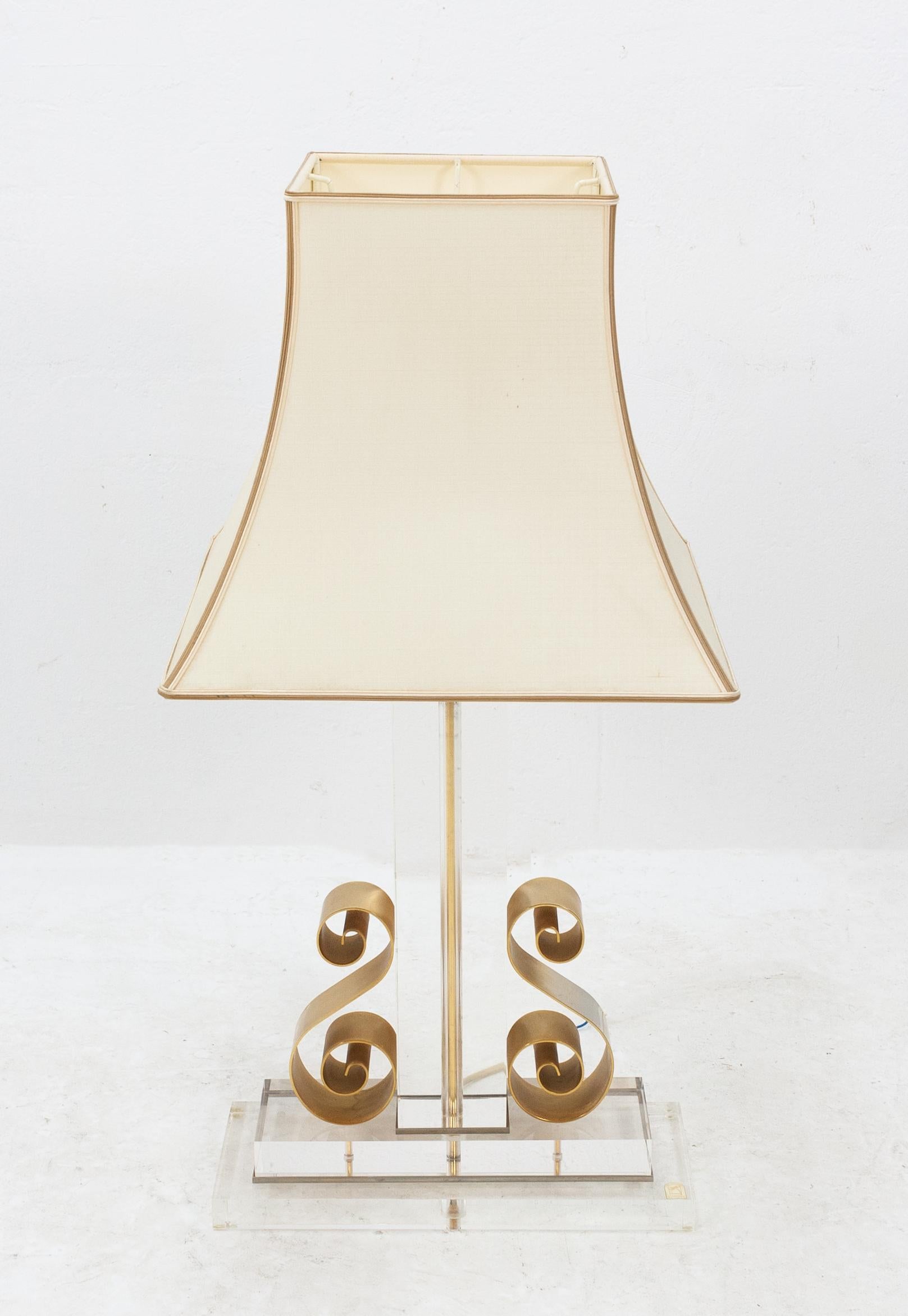 Hollywood Regency 1970s Lucite Table Lamp For Sale