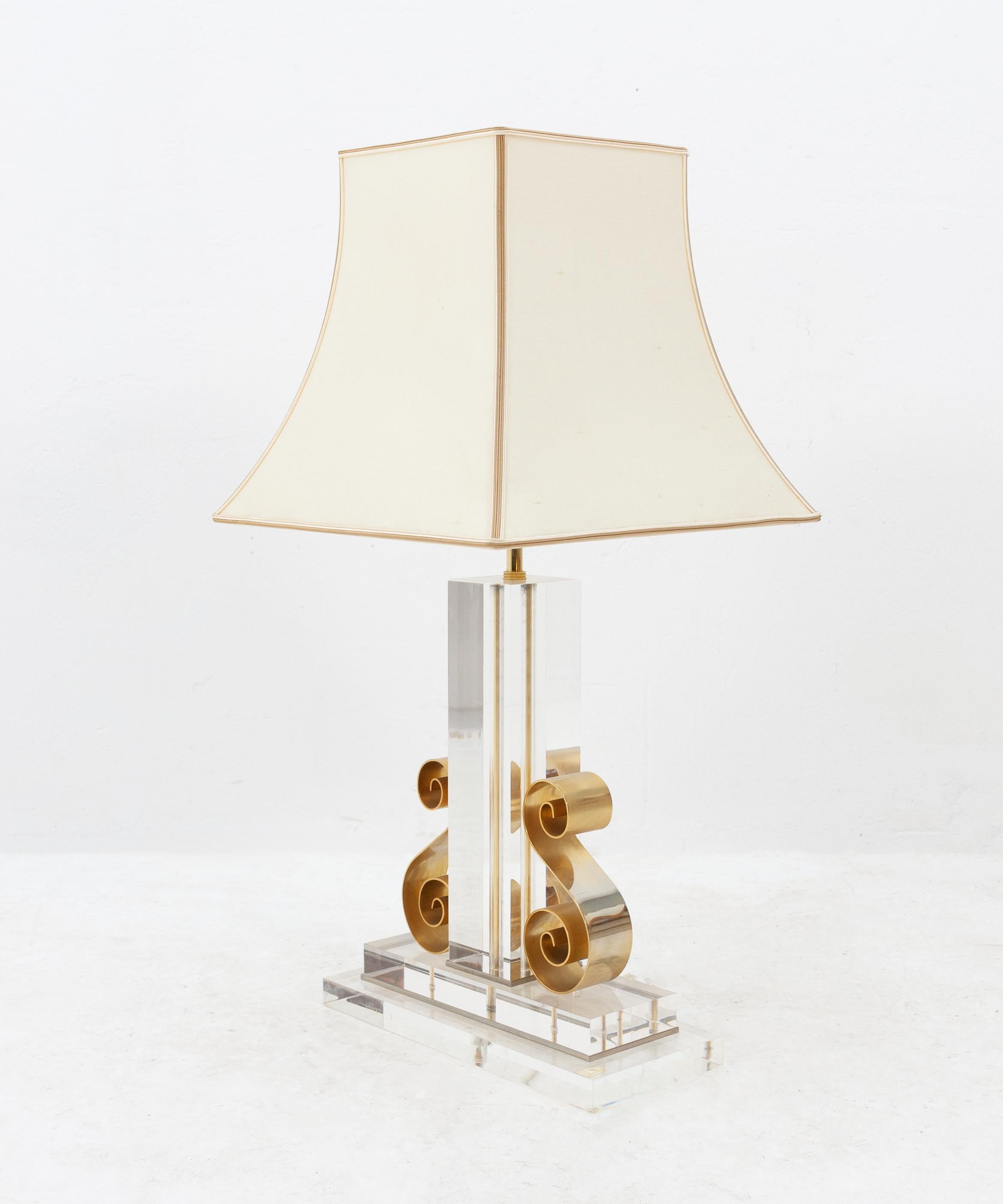 Late 20th Century 1970s Lucite Table Lamp For Sale