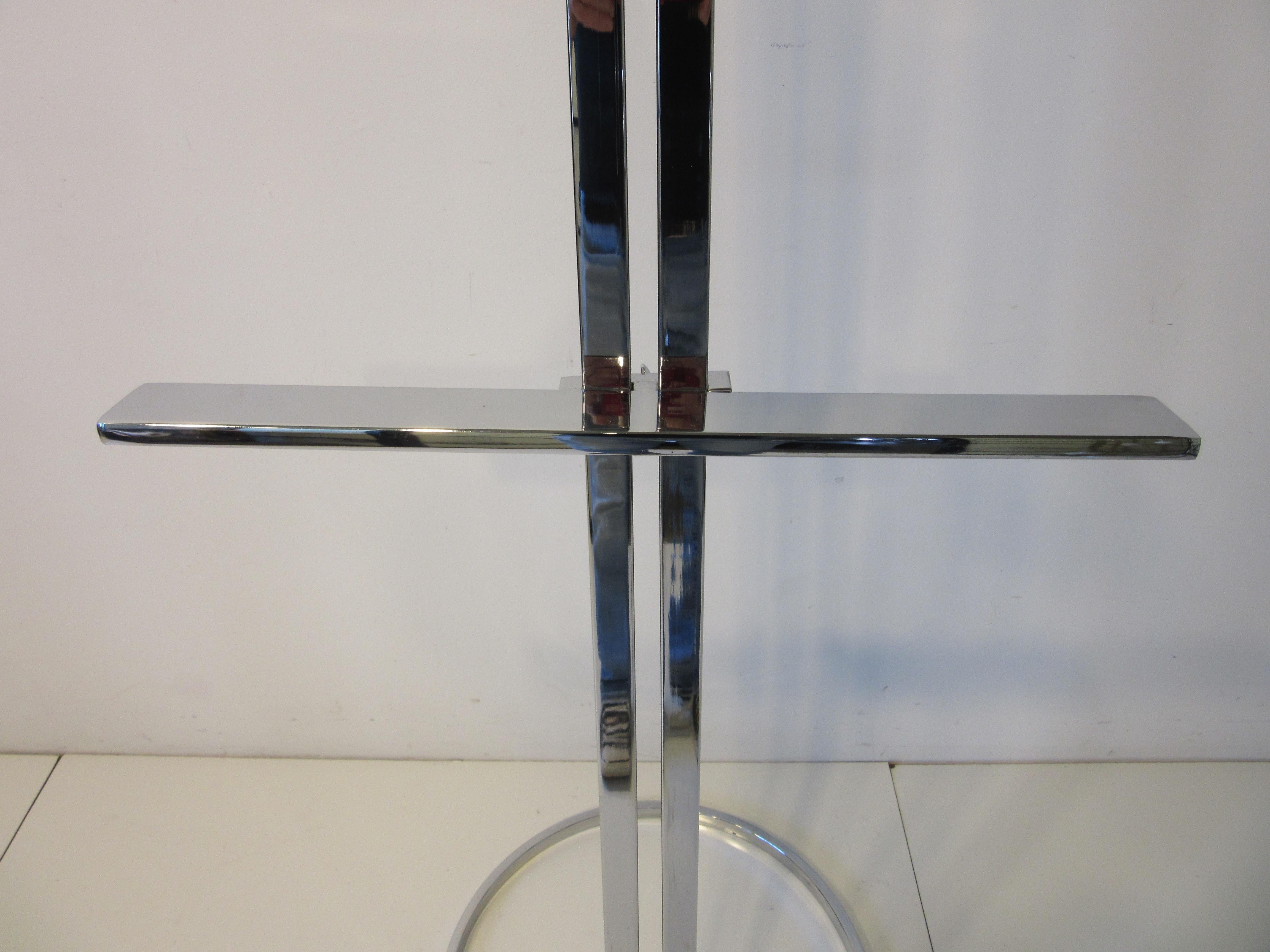 70's Mid Century Chrome Display Easel In Good Condition In Cincinnati, OH