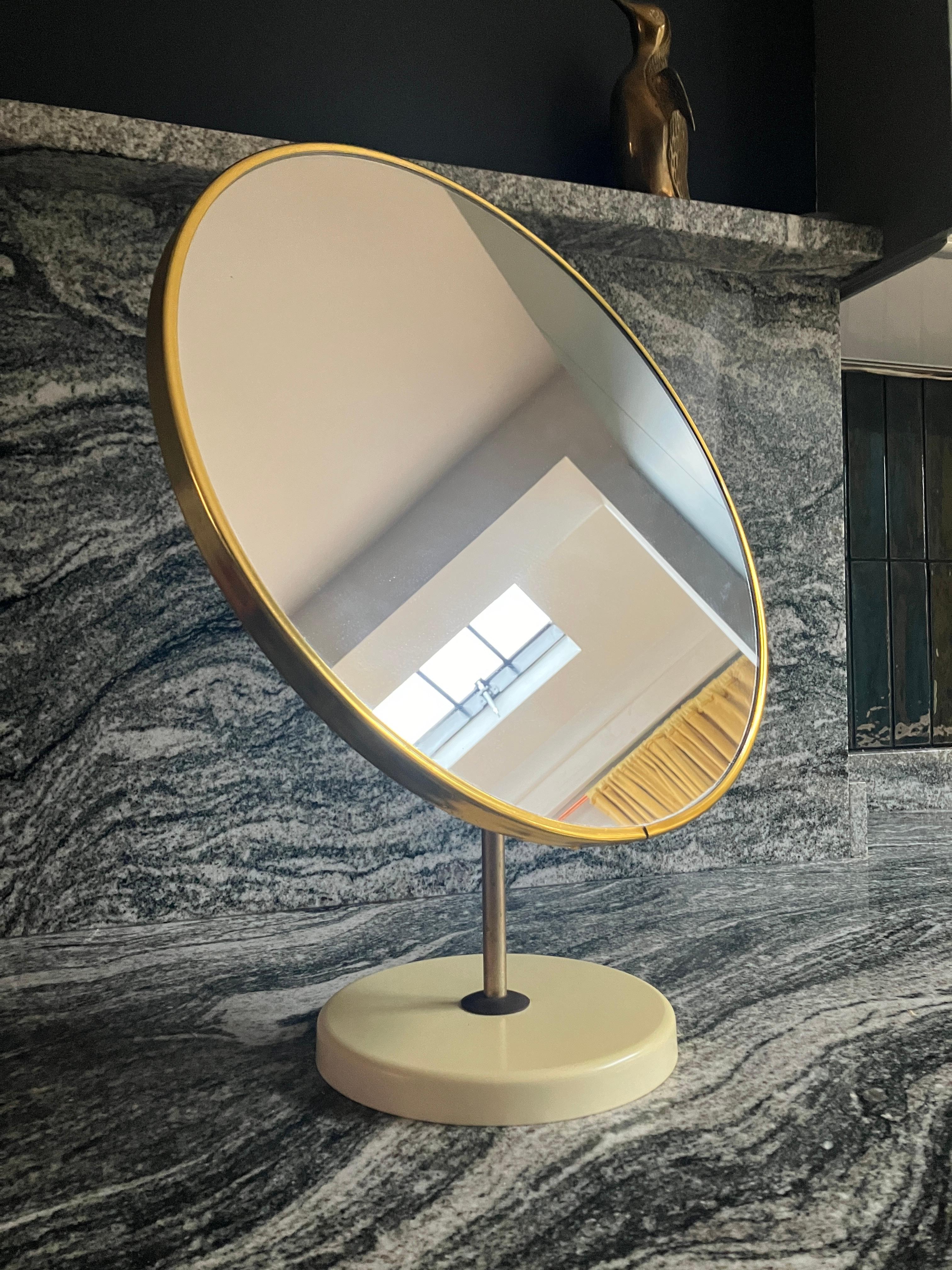 70's Mid Century Modern English Vanity Mirror  In Good Condition For Sale In Leicester, GB