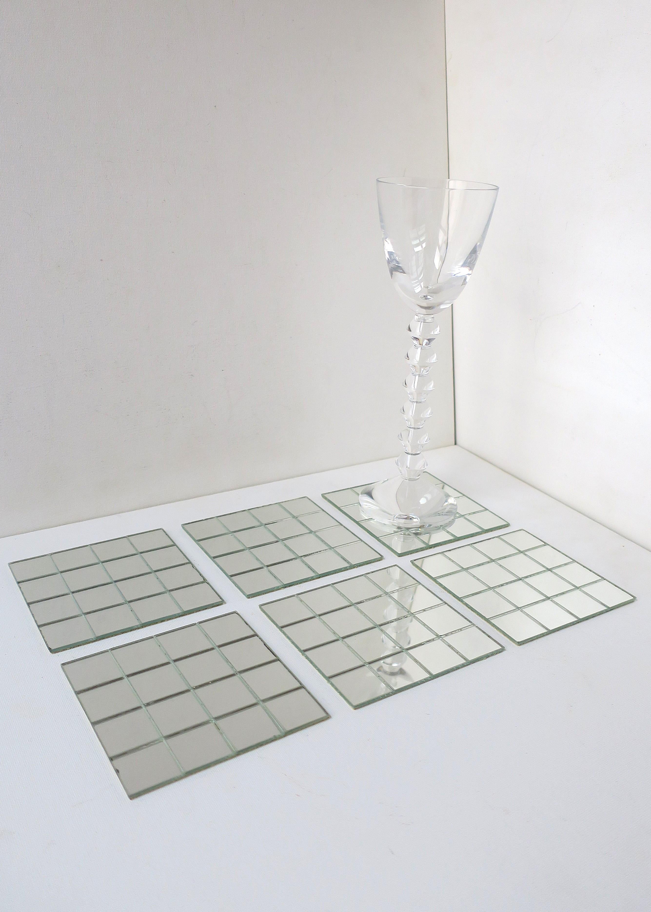 70er Jahre Modern Spiegel Untersetzer (Glas) im Angebot