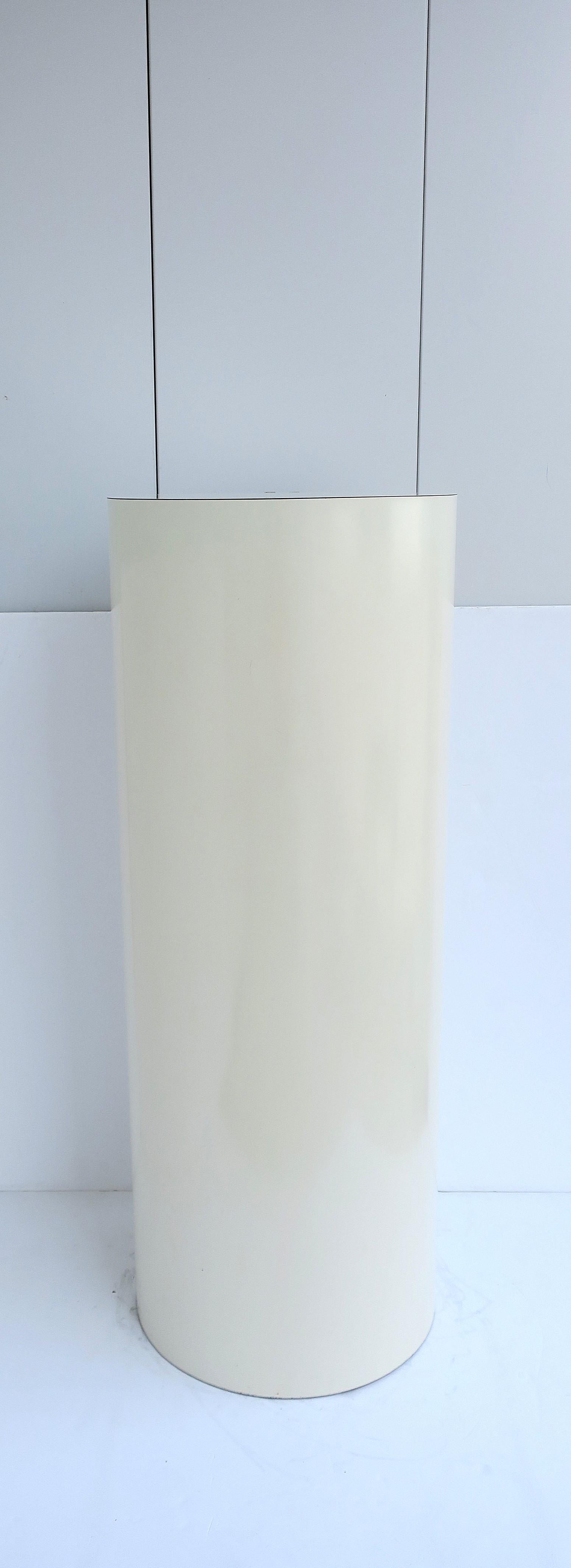 '70s Modern Pedestal with Gold Accent For Sale 3