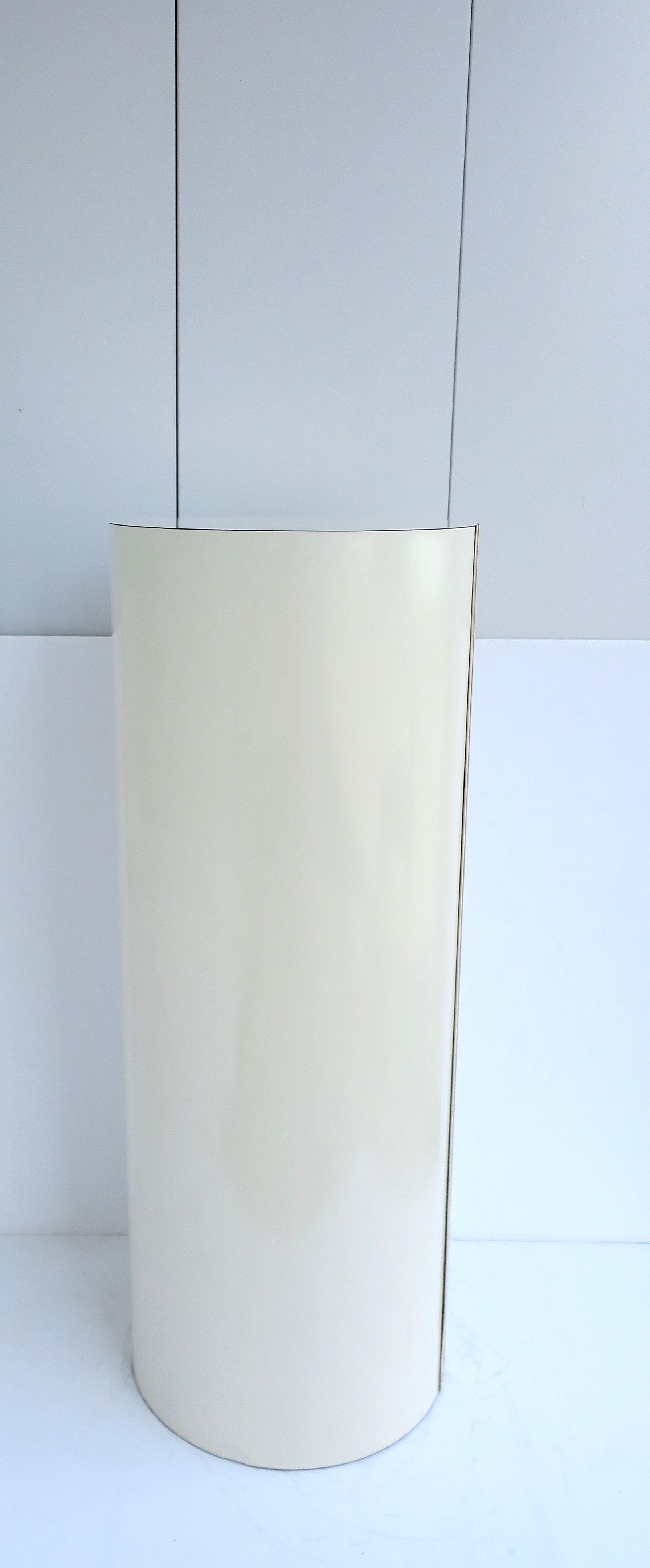 '70s Modern Pedestal with Gold Accent For Sale 4