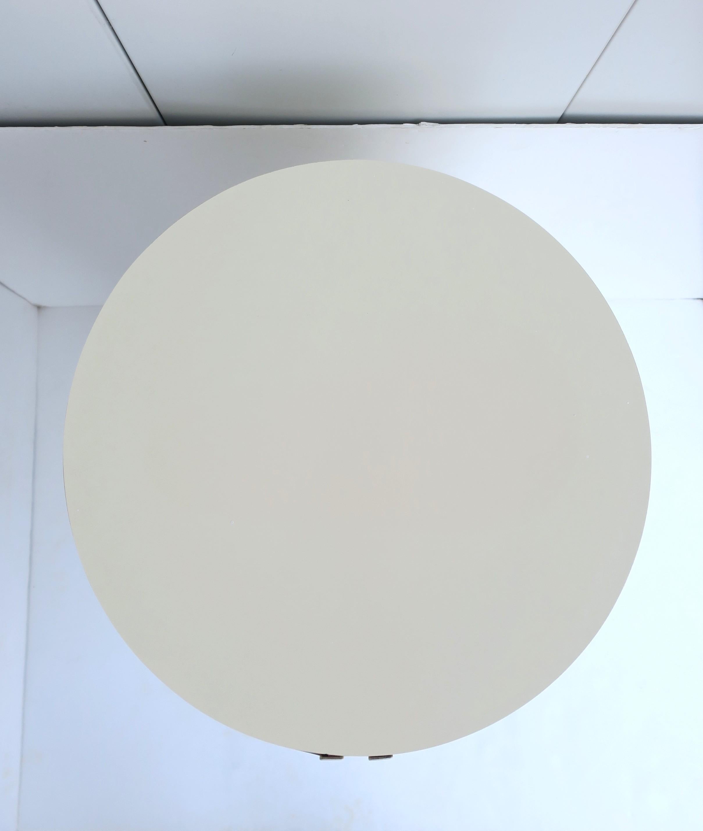 '70s Modern Pedestal with Gold Accent For Sale 6