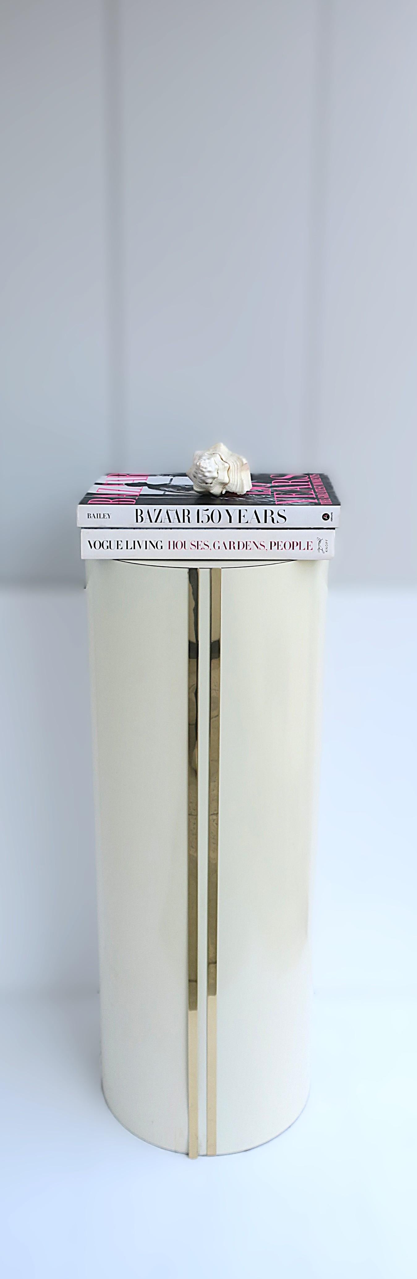 '70s Modern Pedestal with Gold Accent In Good Condition For Sale In New York, NY