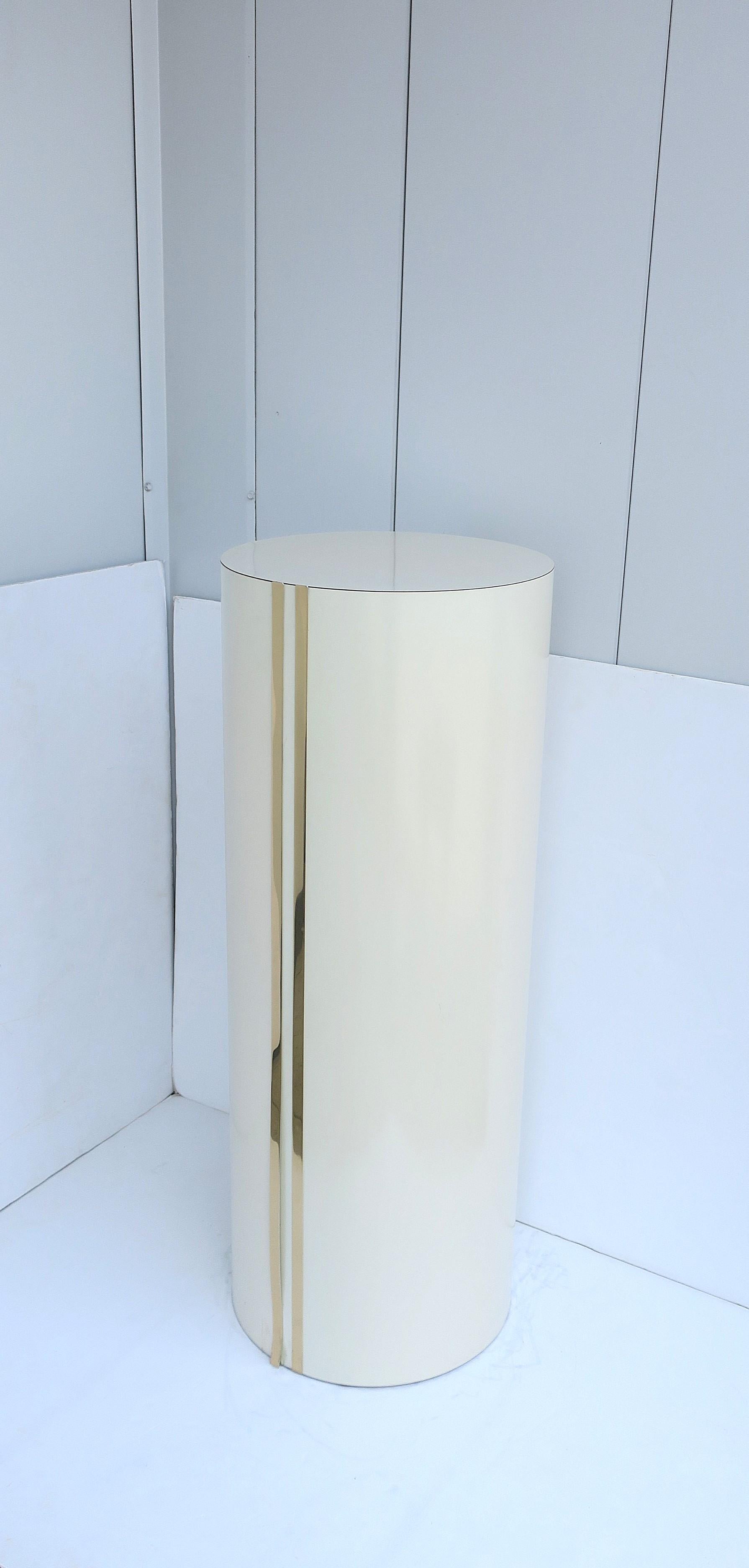 '70s Modern Pedestal with Gold Accent For Sale 1