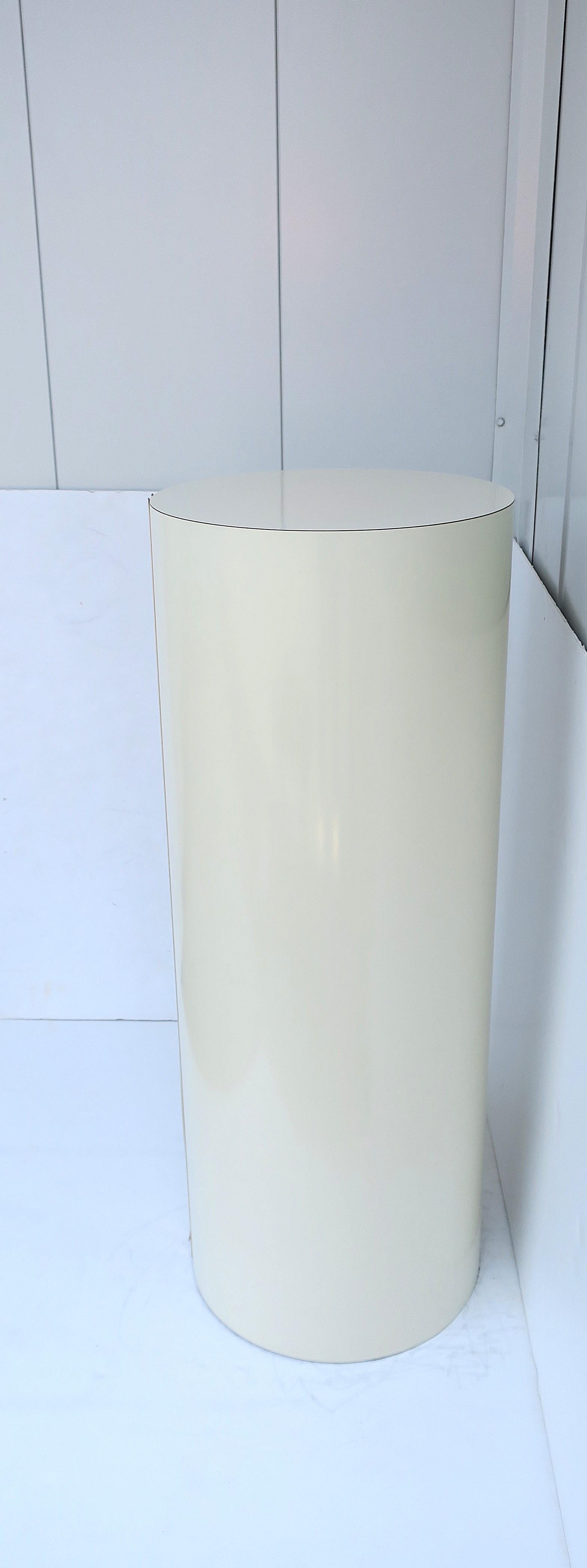 '70s Modern Pedestal with Gold Accent For Sale 2