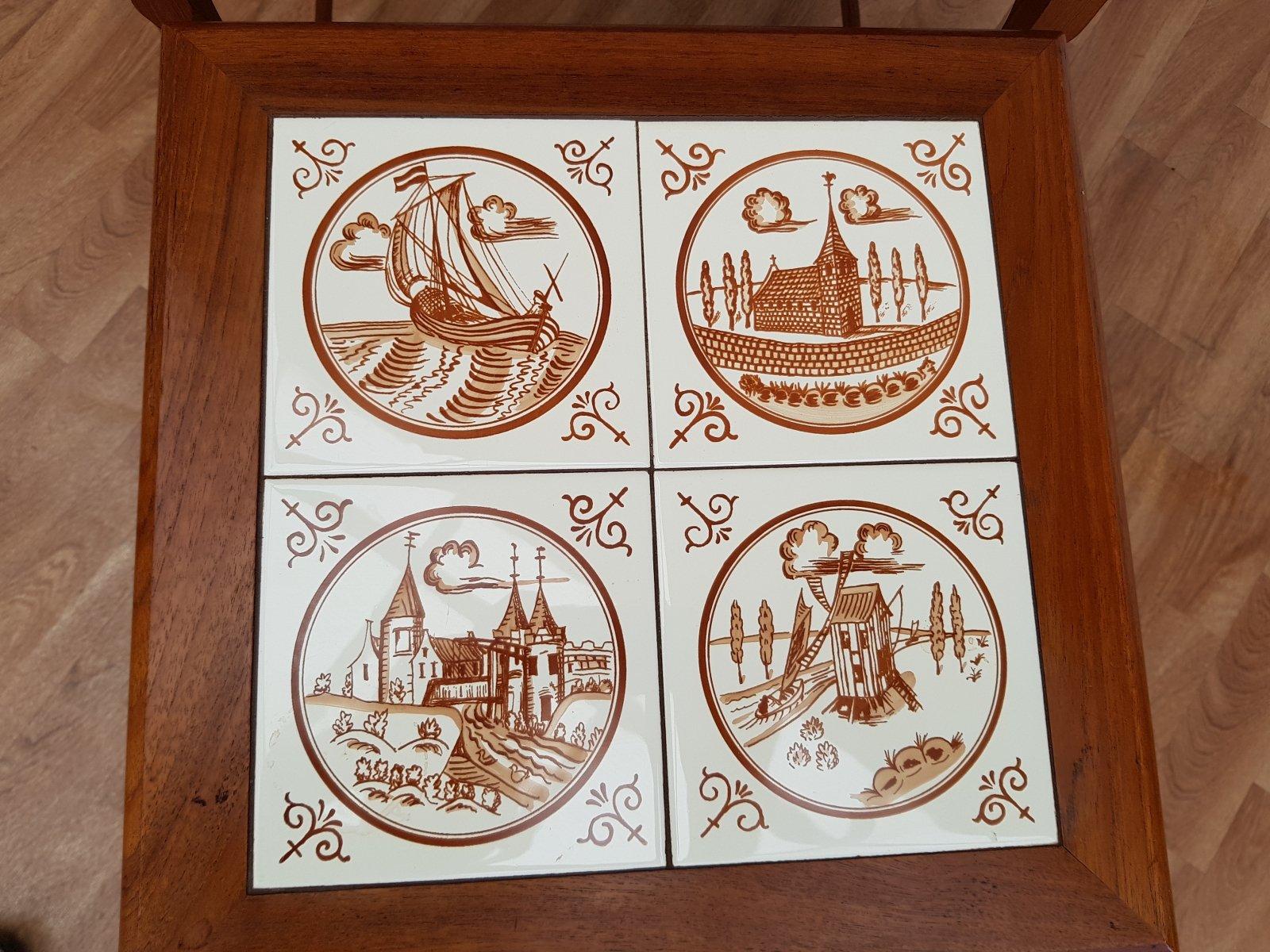 Table gigogne danoise des années 70, design danois, carreaux de céramique peints à la main, bois de teck en vente 3