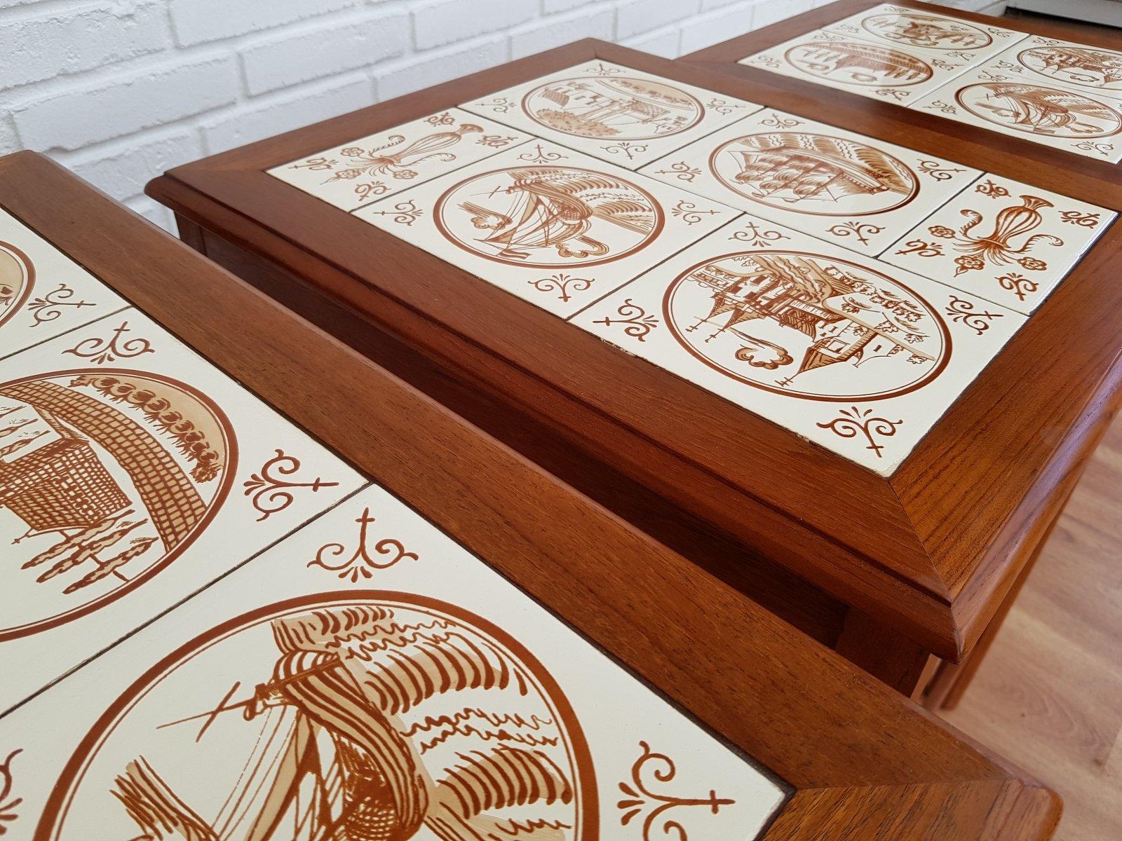 70er Jahre, Schachteltisch, dänisches Design, handbemalte Keramikfliesen, Teakholz, Teakholz (Skandinavische Moderne) im Angebot