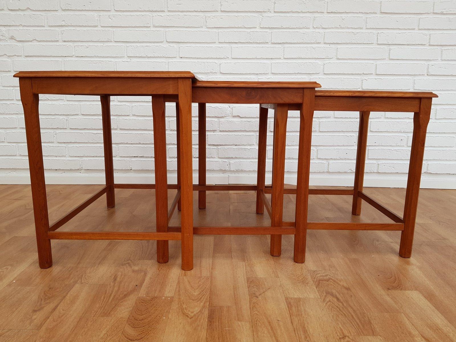 Table gigogne danoise des années 70, design danois, carreaux de céramique peints à la main, bois de teck Bon état - En vente à Tarm, 82