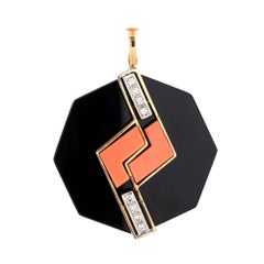 Pendentif grand octogonal en or jaune 14 carats, onyx, corail et diamants, années 70