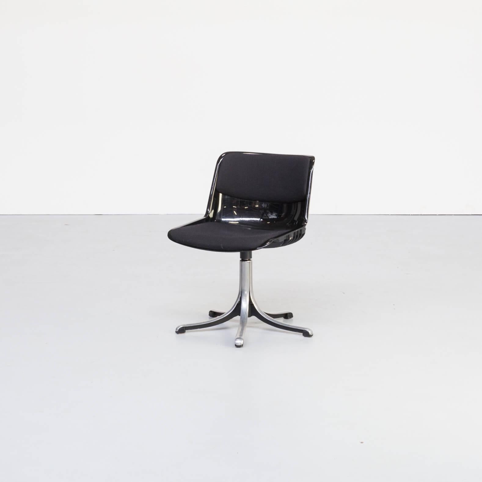 1970s Osvaldo Borsani ‘modus’ desk chair for Tecno. Good condition consistent with age and use. Adjustable height from 70-82.5cm and seat height from 40-53cm.