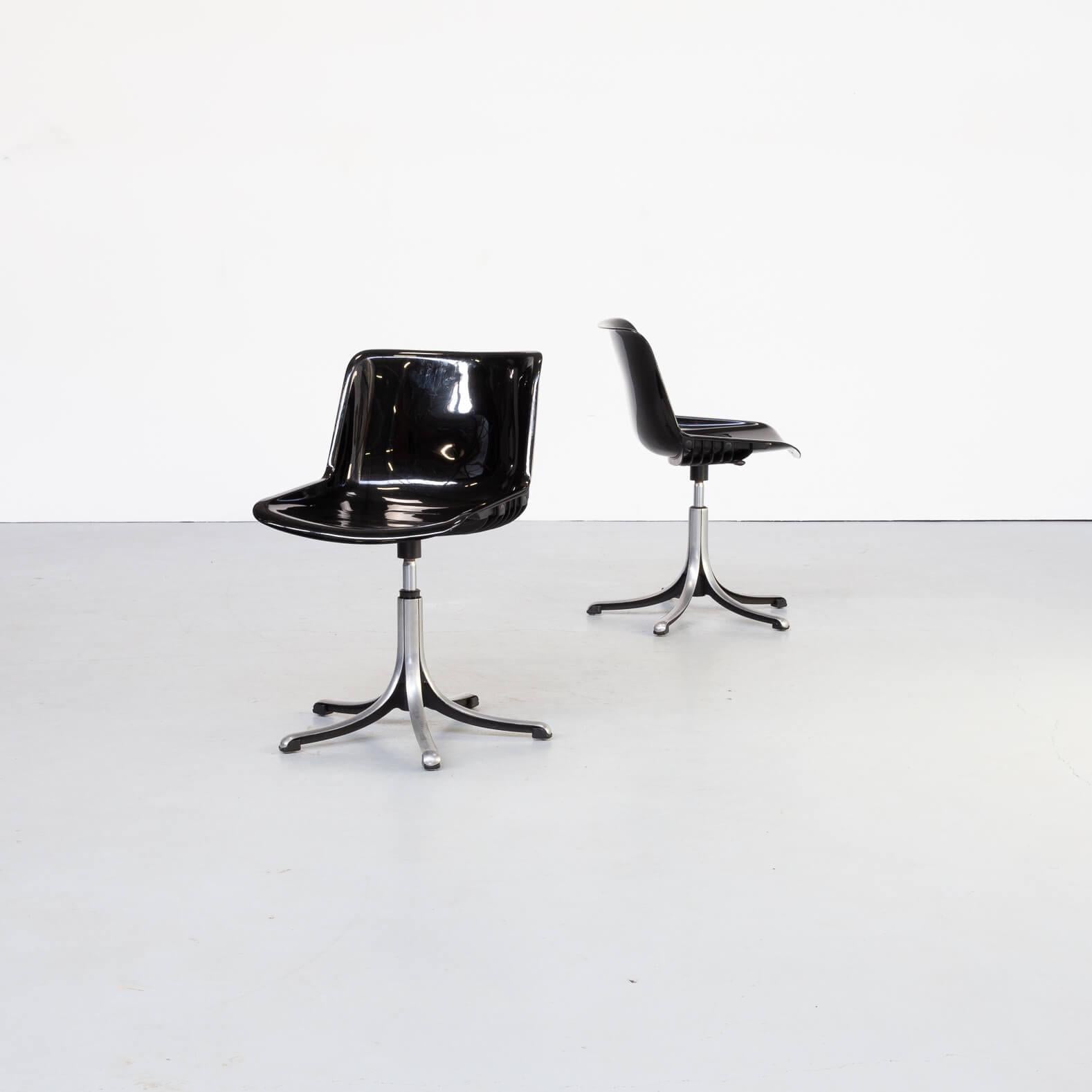 This set of two Tecno chairs is adjustable in height between 70 and 83,5cm. Seating height is about 39 – 52cm. Set in good condition consistent with age and use.