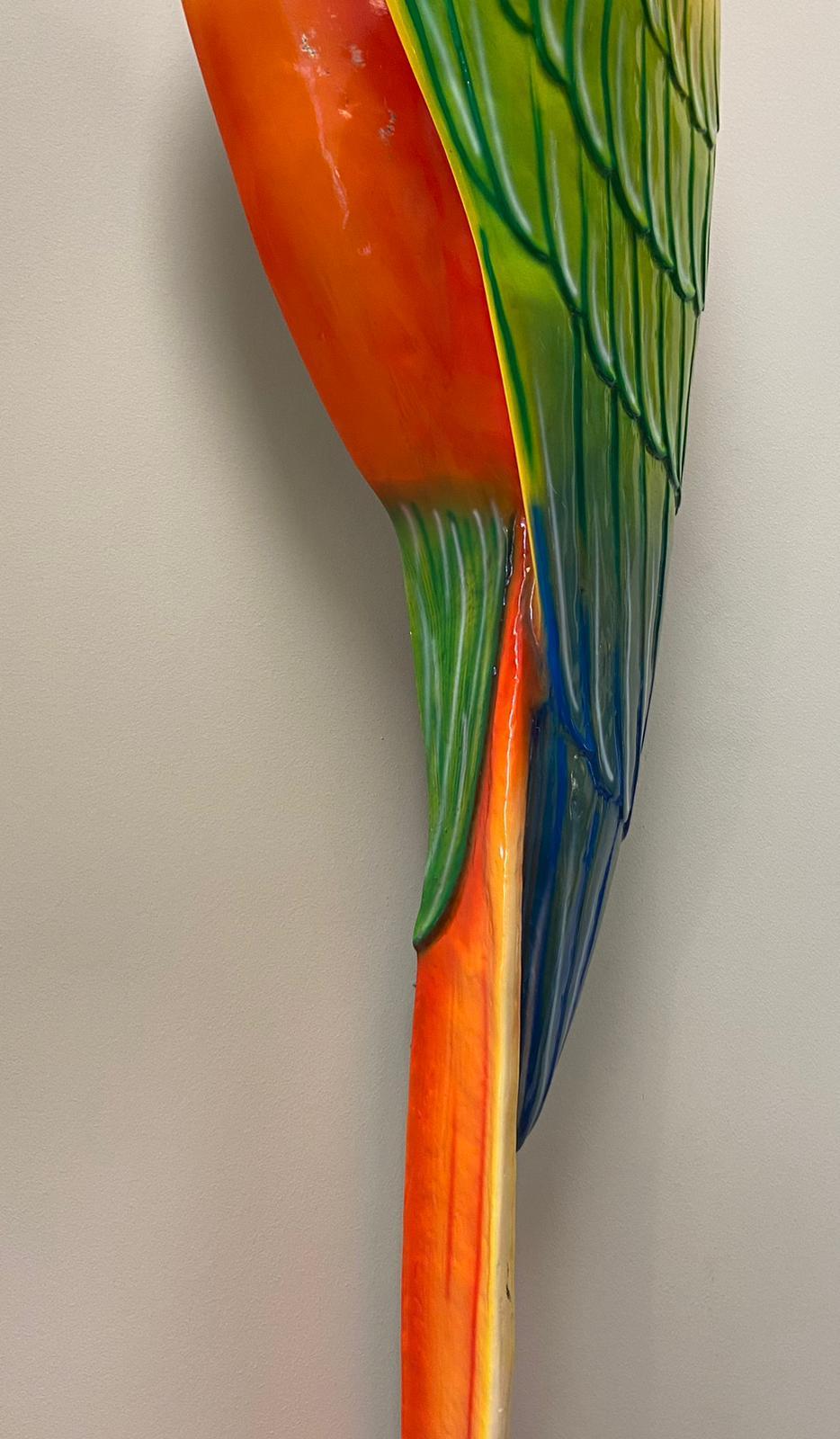 70s  Italienisches Ehepaar  Papageien-Wandskulptur aus Glasfaser, Gartendekoration, Farben im Angebot 11