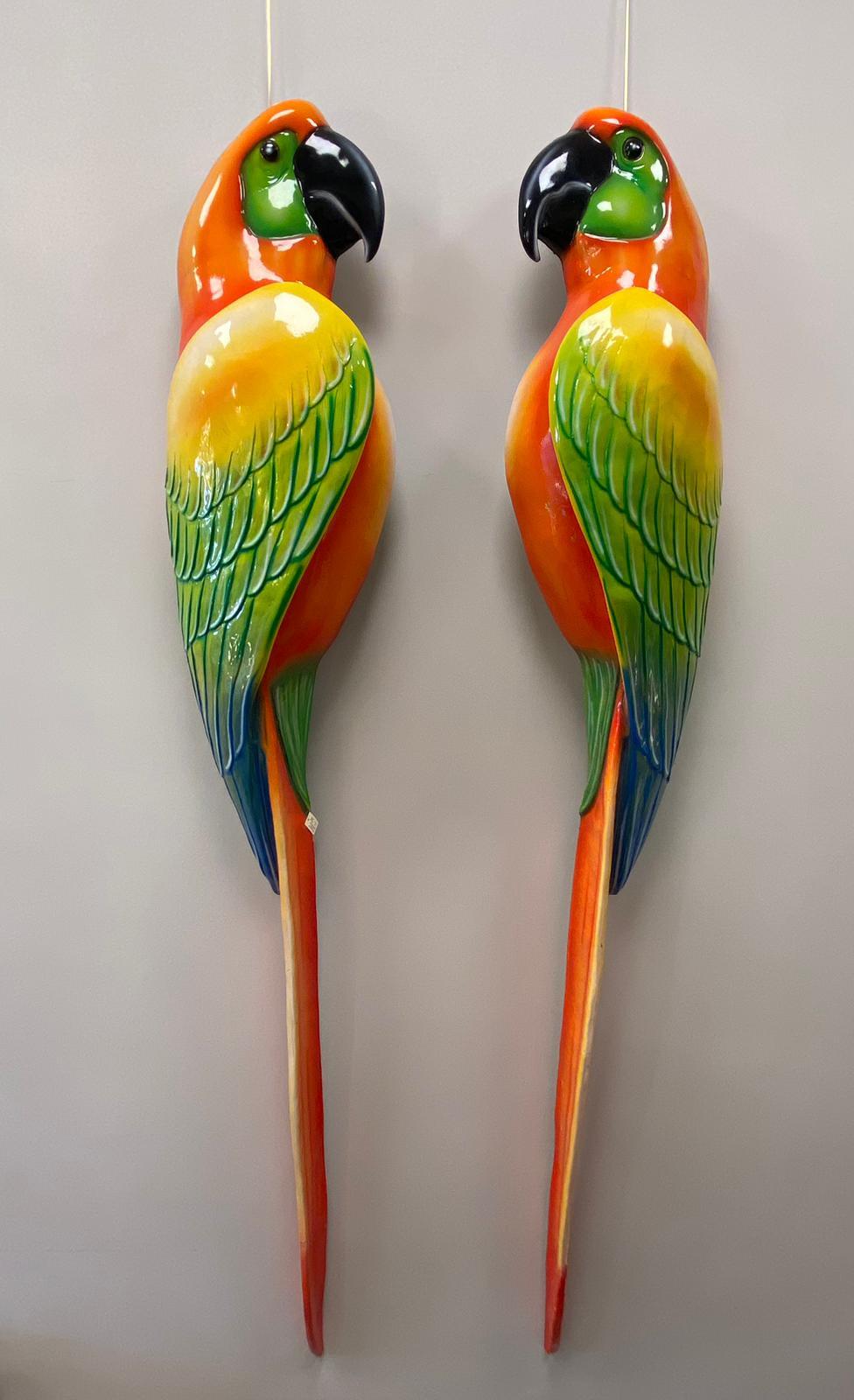 70s  Italienisches Ehepaar  Papageien-Wandskulptur aus Glasfaser, Gartendekoration, Farben (Handgefertigt) im Angebot