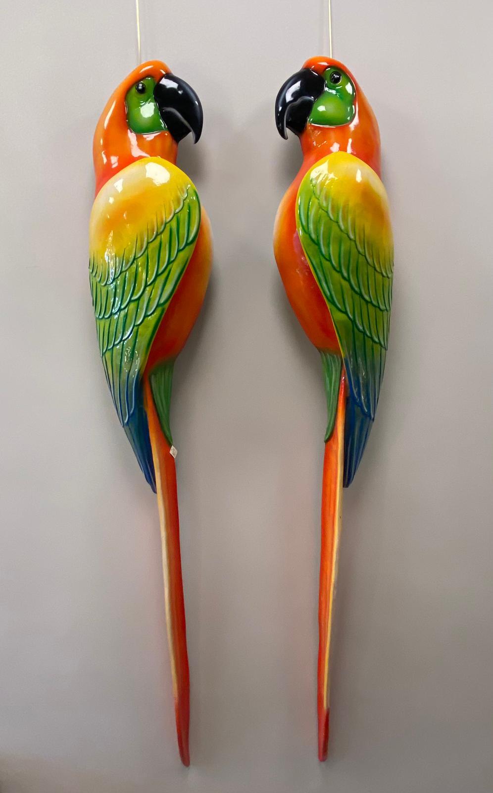 70s  Italienisches Ehepaar  Papageien-Wandskulptur aus Glasfaser, Gartendekoration, Farben im Angebot 1
