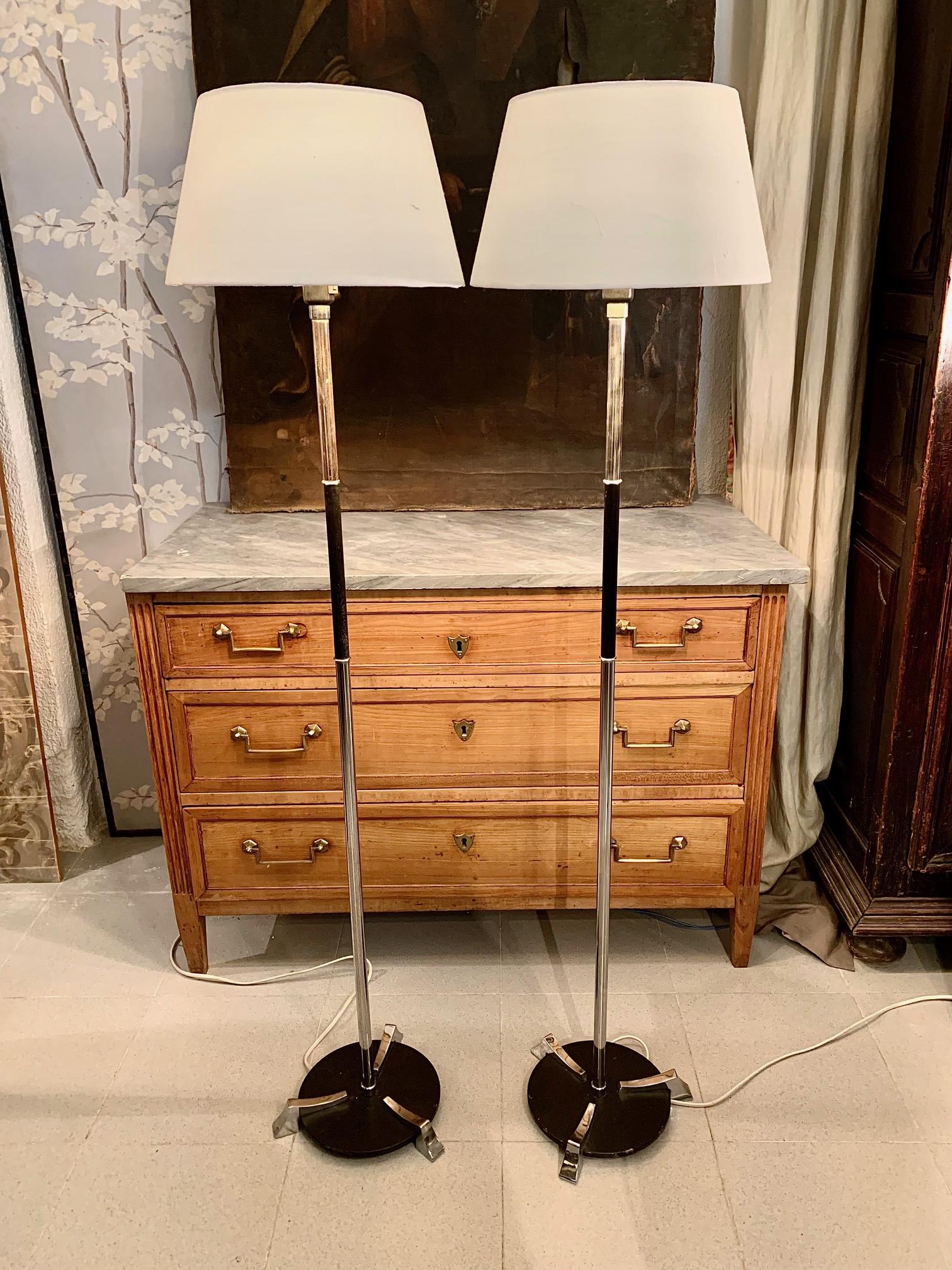 70s Pair of Spanish Floor Lamps in Lacquered and Chromed Metal  For Sale 4