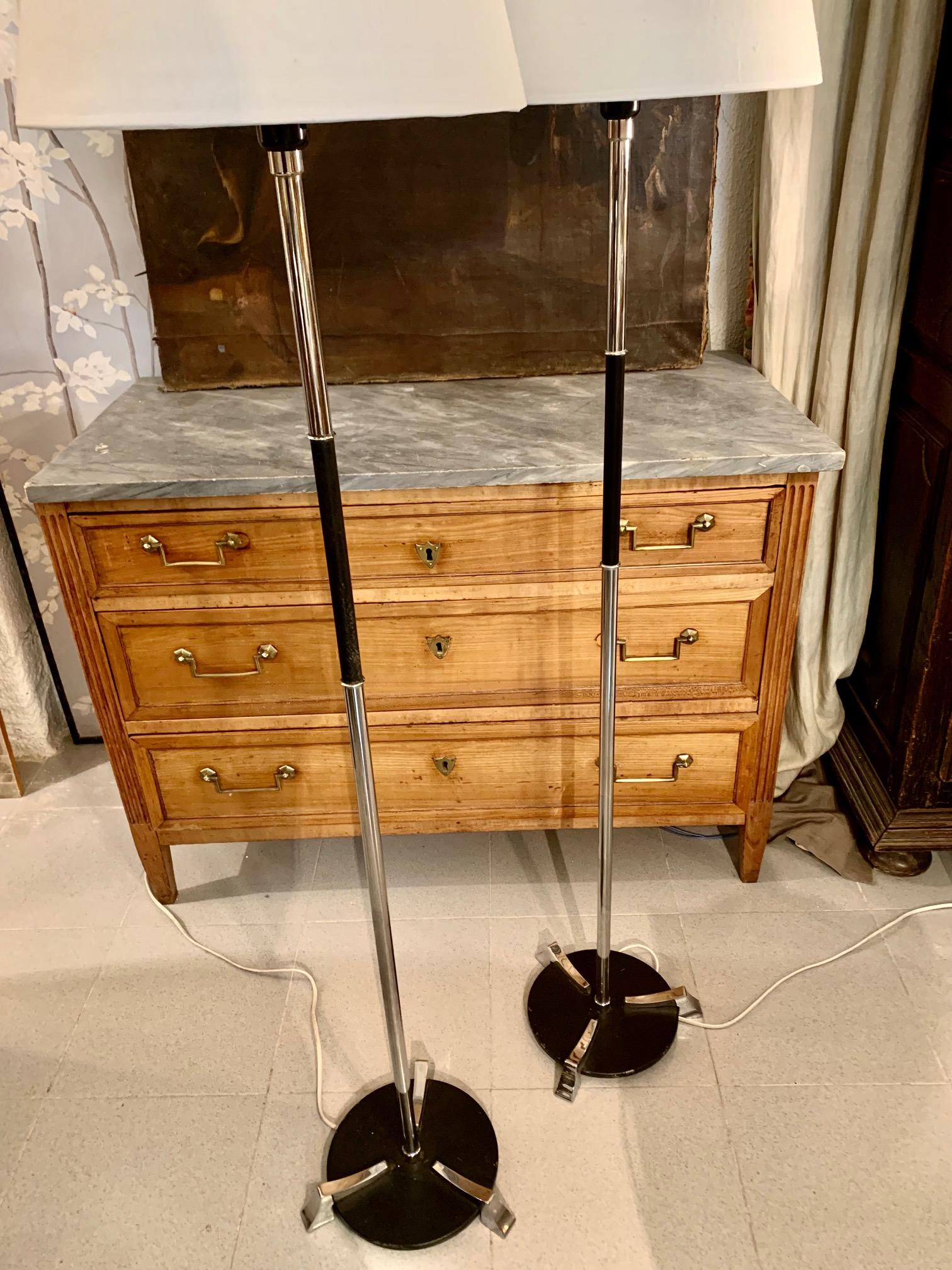 20th Century 70s Pair of Spanish Floor Lamps in Lacquered and Chromed Metal  For Sale