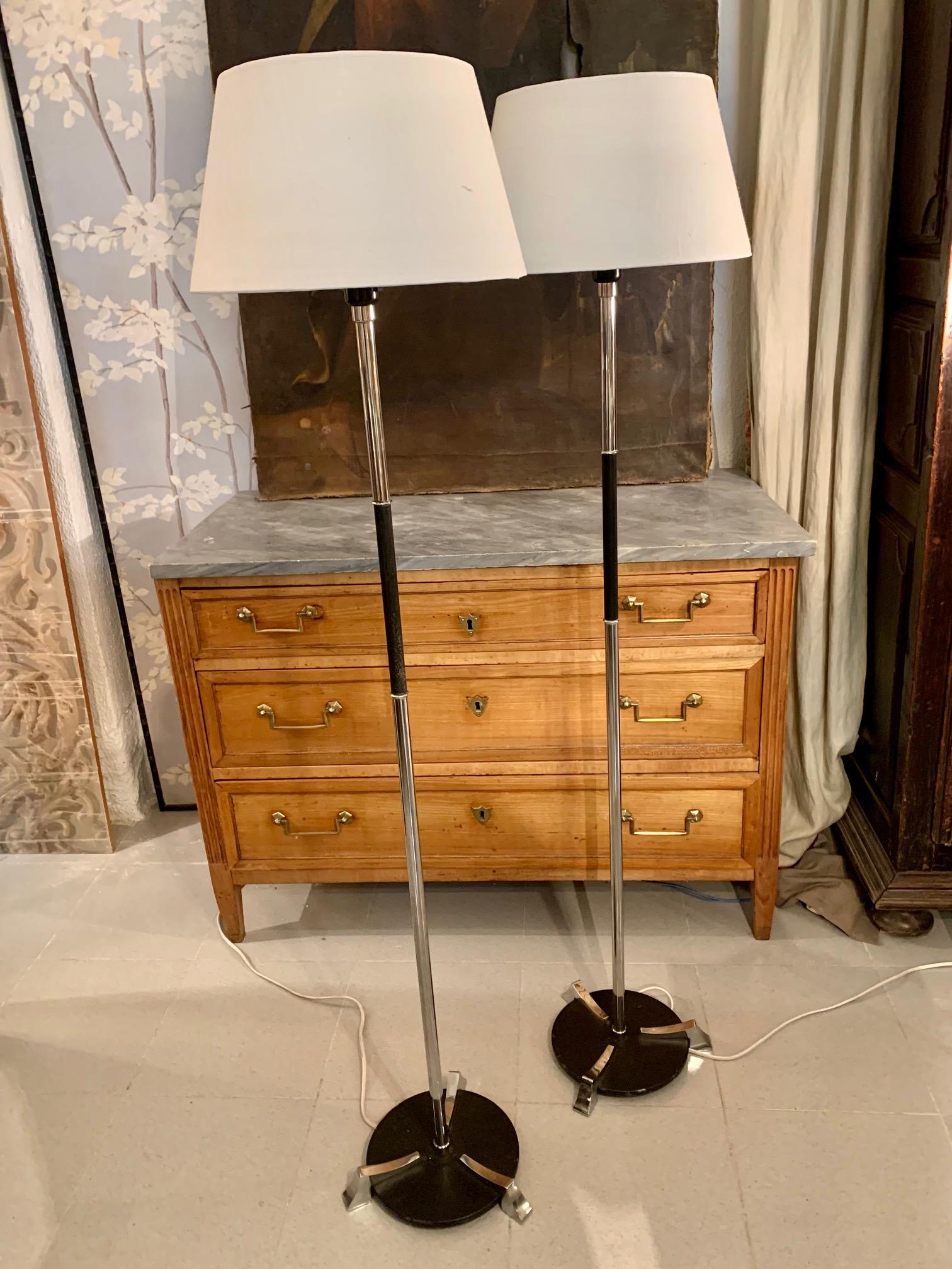 70s Pair of Spanish Floor Lamps in Lacquered and Chromed Metal  For Sale 2