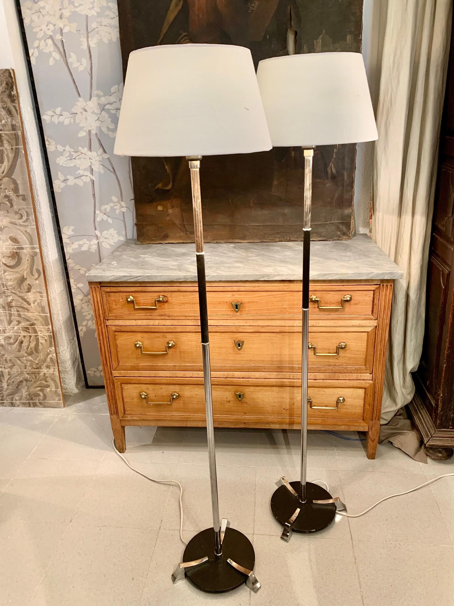 70s Pair of Spanish Floor Lamps in Lacquered and Chromed Metal  For Sale 3