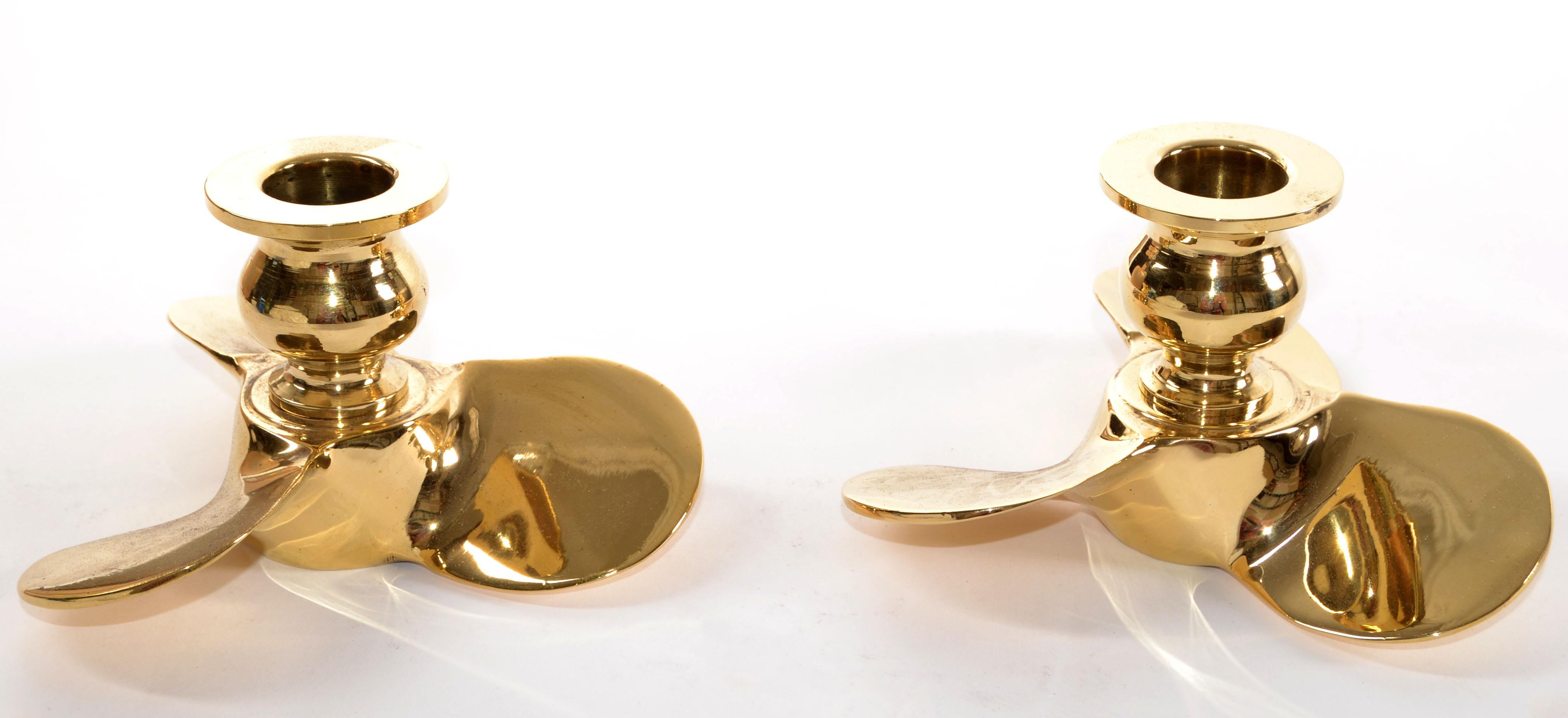 Paar Propellor-Kerzenhalter aus polierter Bronze, nautisch-industriell, Midcentury, 70er Jahre (Poliert) im Angebot