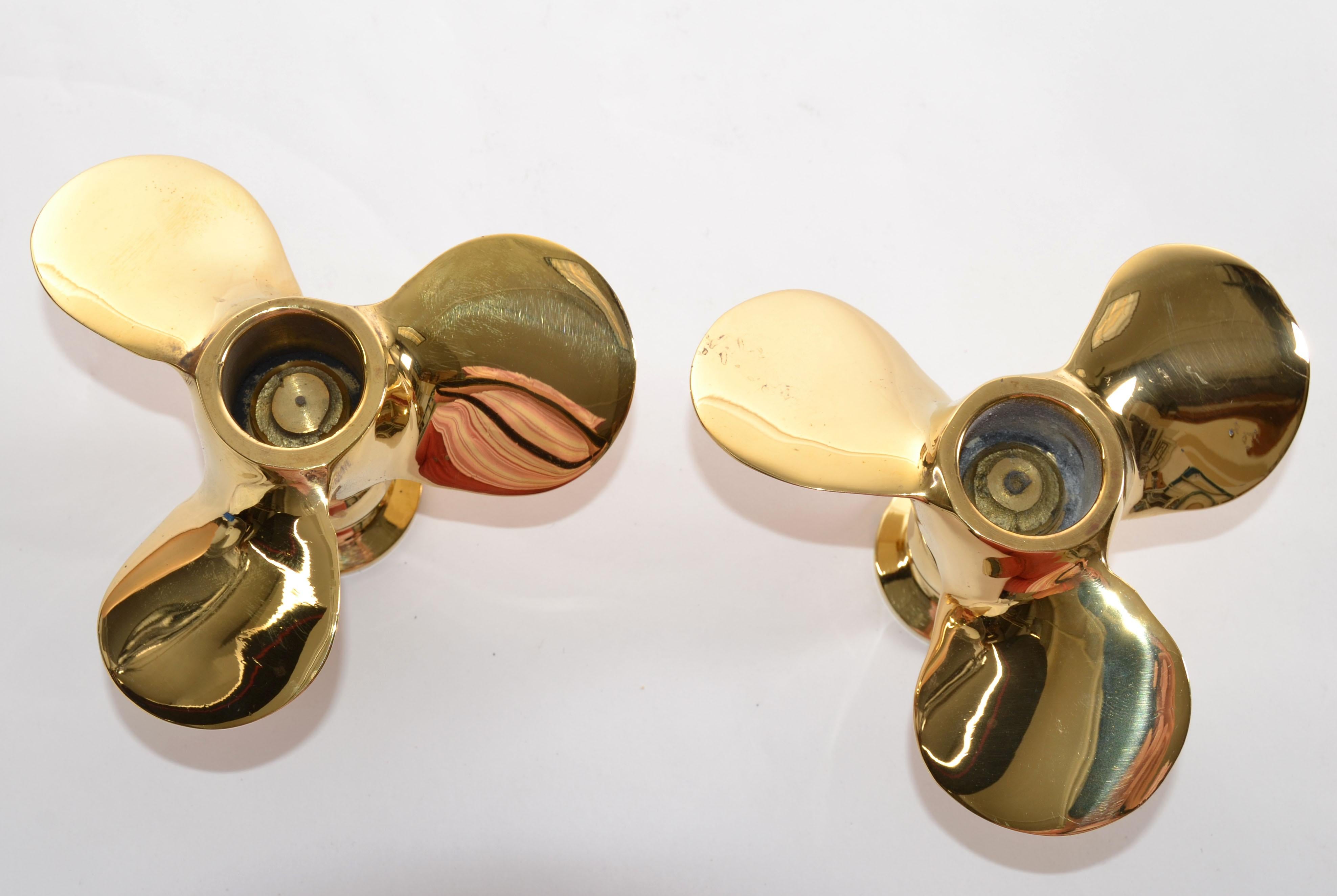 Paar Propellor-Kerzenhalter aus polierter Bronze, nautisch-industriell, Midcentury, 70er Jahre im Angebot 1