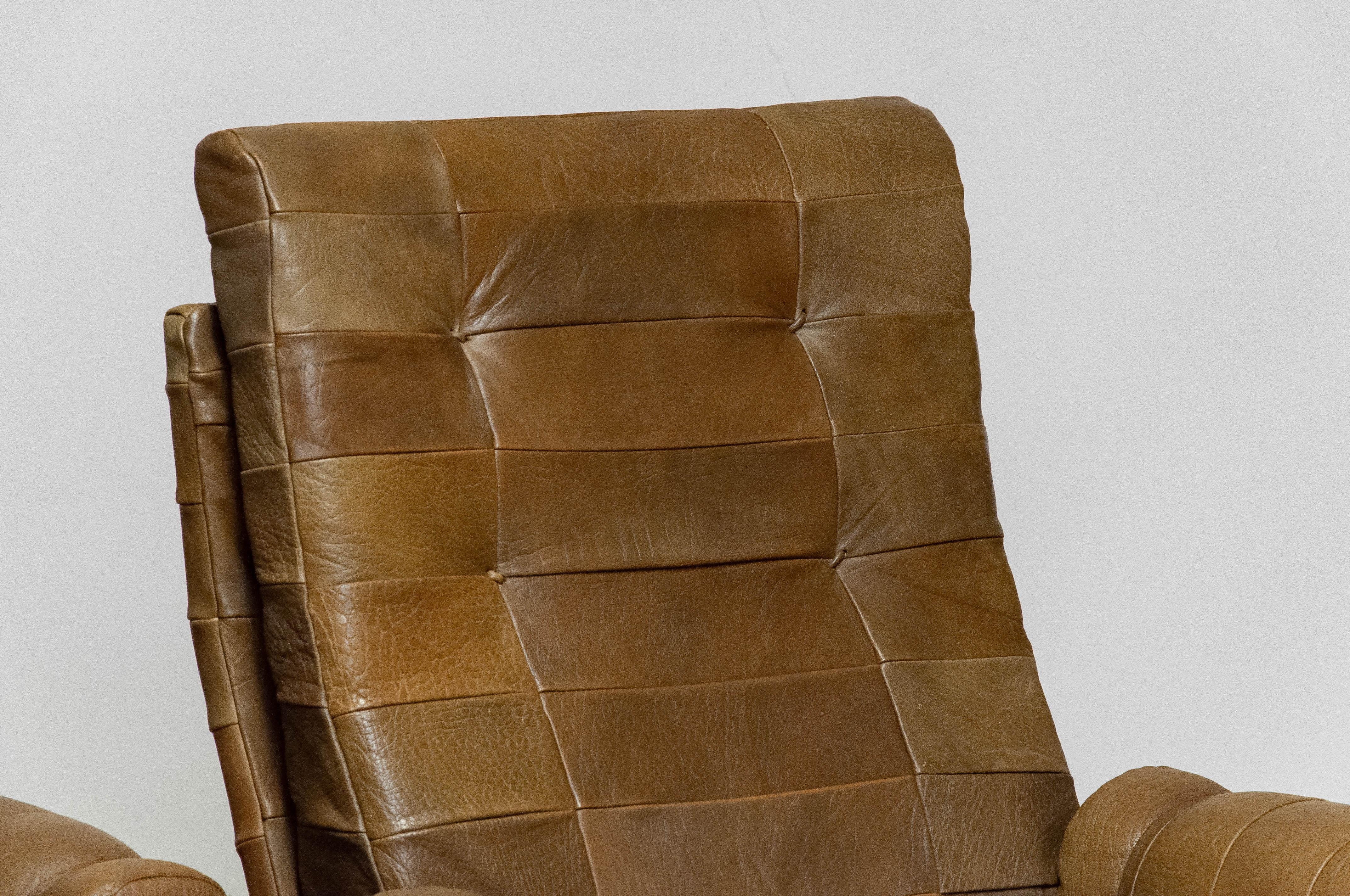 Paire de chaises pivotantes d'Arne Norell en cuir de buffle vert olive tourbillonné, années 70 2