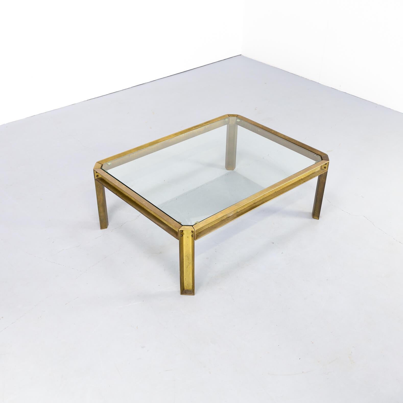 1970s Peter Ghyczy ‘T09 embassy’ Brutalist Brass and Glass Coffee Table In Good Condition For Sale In Amstelveen, Noord