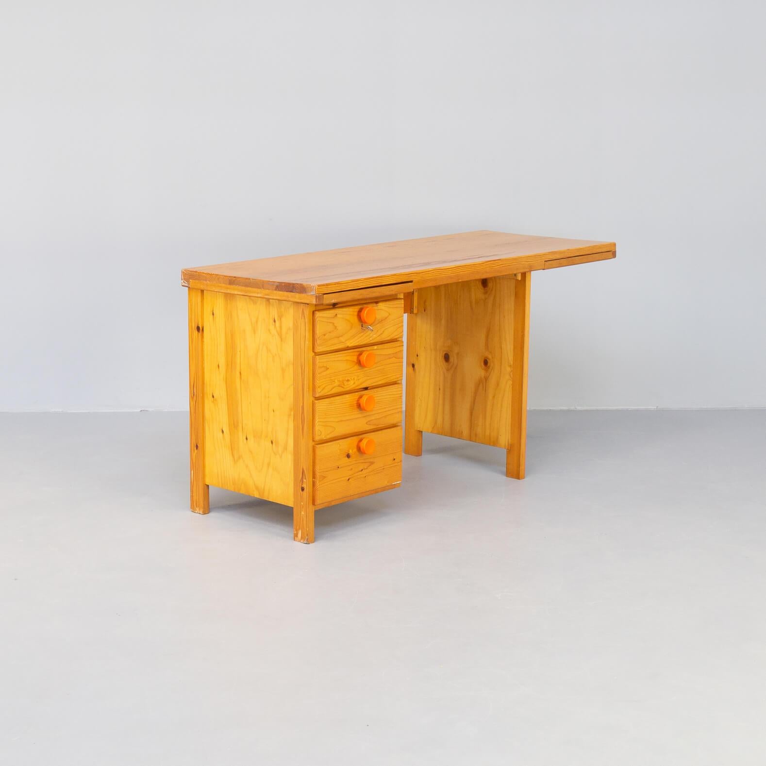 Mid-Century Modern 70s Pine Wooden 4 Drawer Desk For Sale