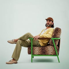 Sillón postmoderno de los 70 de acero lacado verde y tapizado de leopardo Periplo