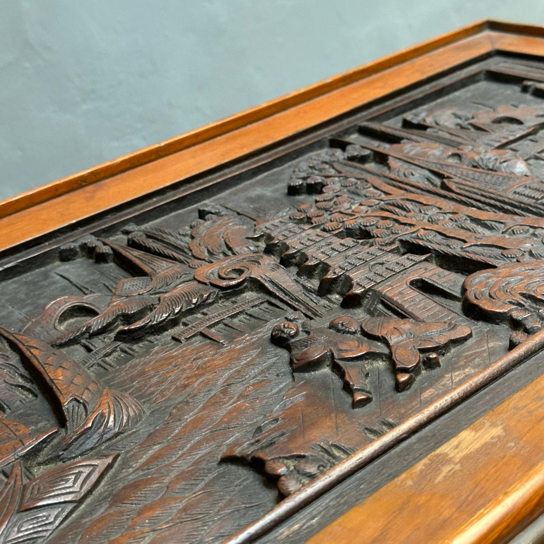  Table basse chinoise rectangulaire des années 70 en bois incrusté, avec tiroir Bon état - En vente à Milan, IT