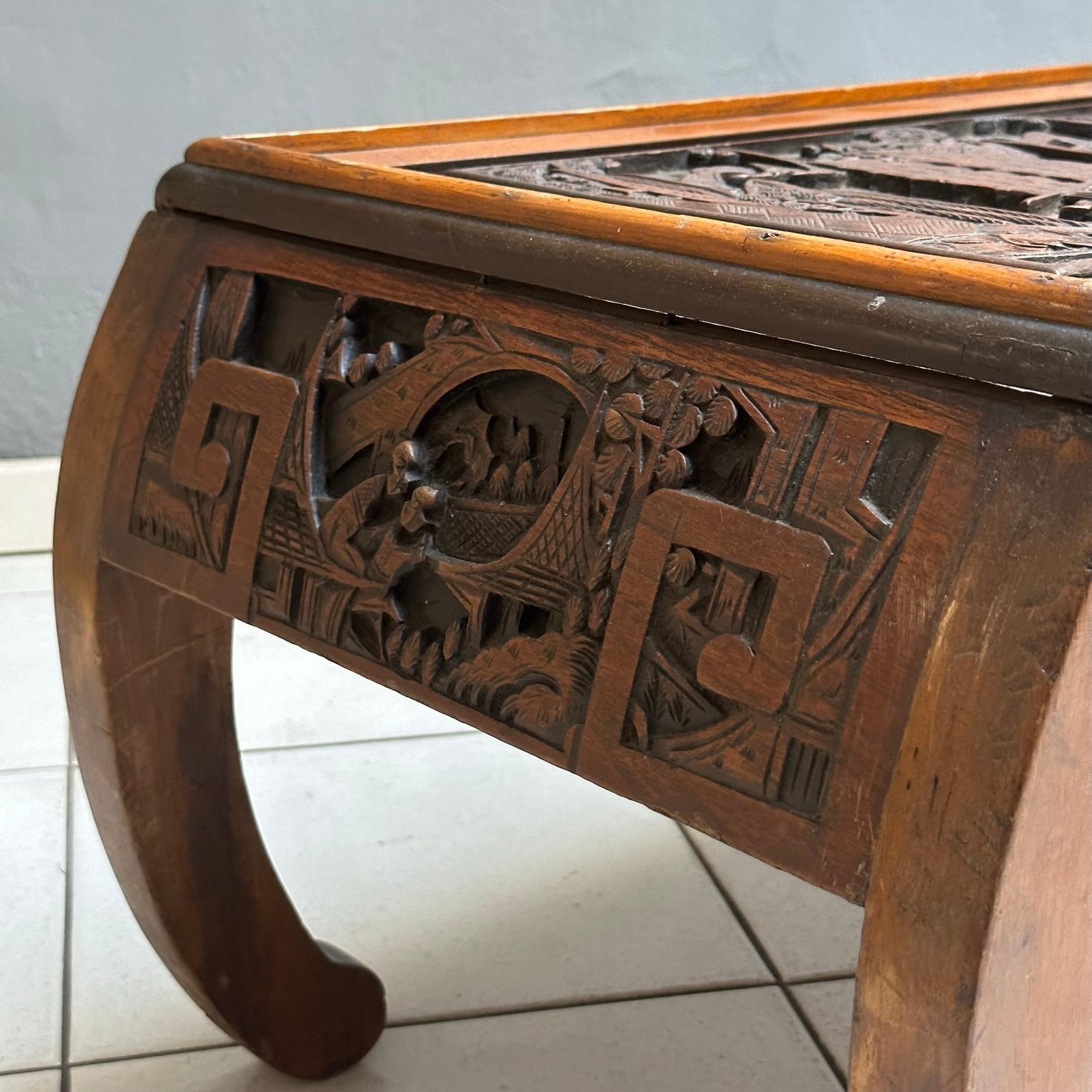  Table basse chinoise rectangulaire des années 70 en bois incrusté, avec tiroir en vente 2
