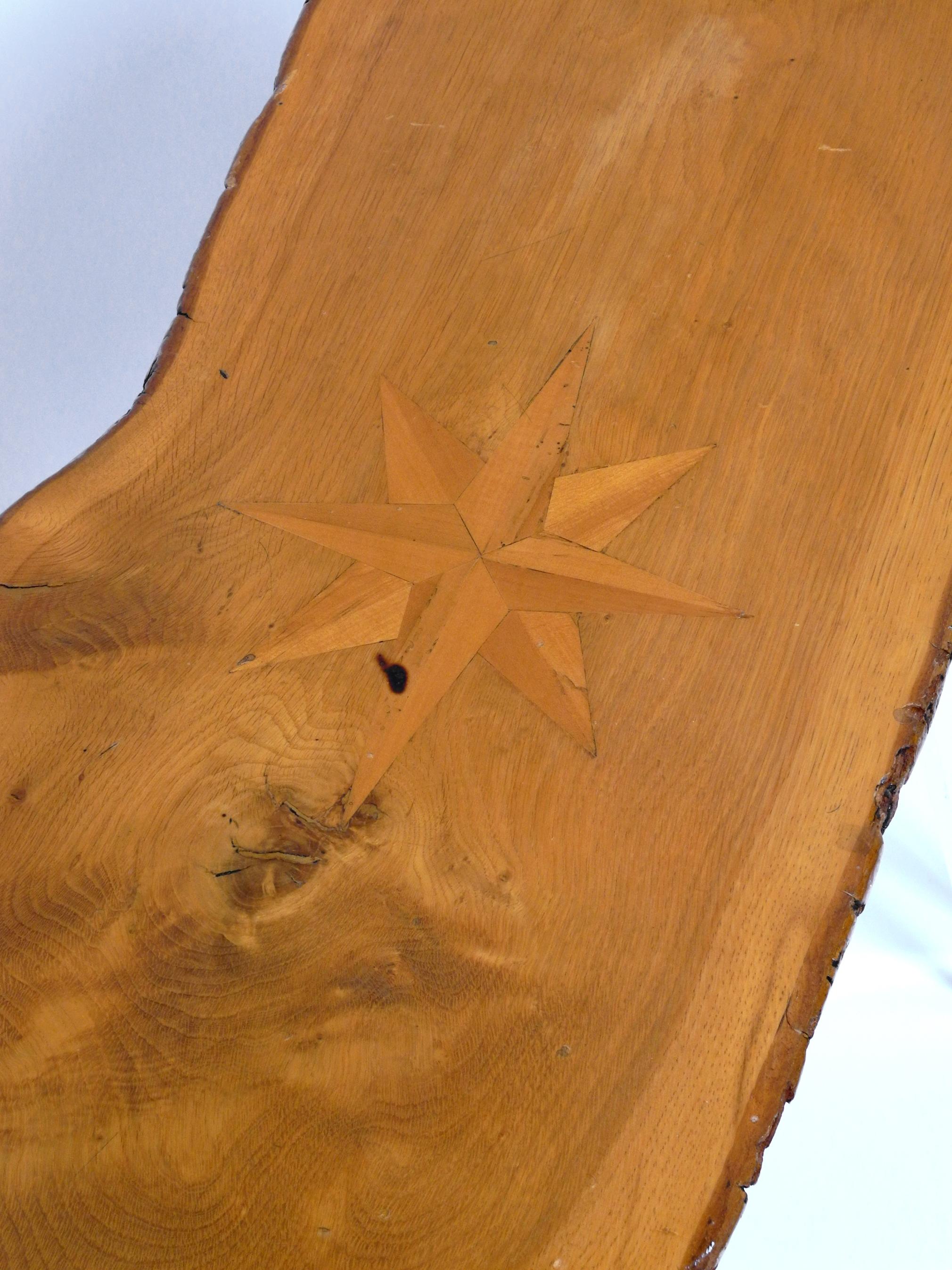 Table basse d'appoint Regency des années 70 fabriquée à partir d'une tranche d'arbre épaisse et de pieds en plexiglas en vente 7