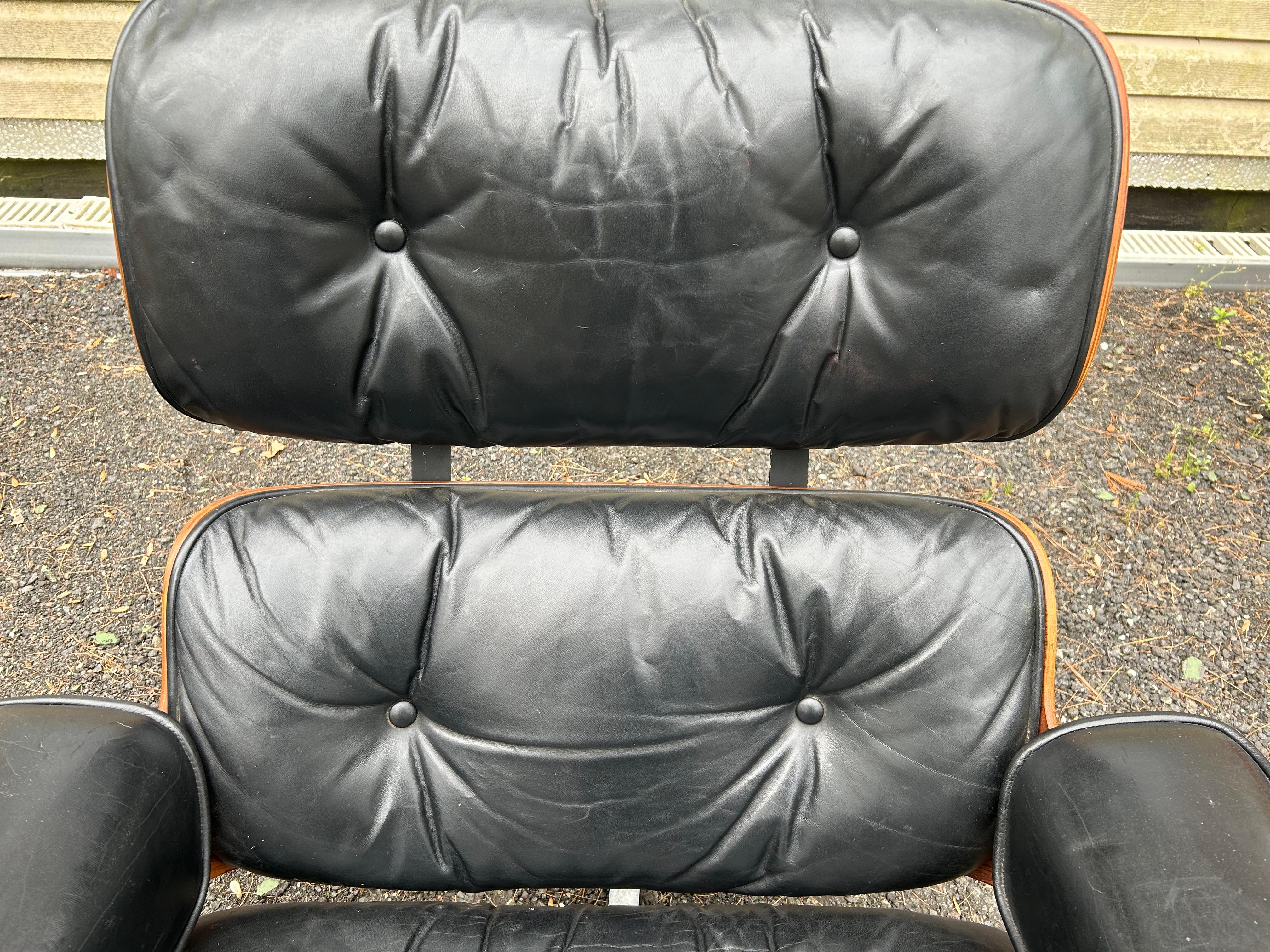 70's Rosewood Eames Lounge Chair & Ottoman For Herman Miller In Good Condition For Sale In Pemberton, NJ